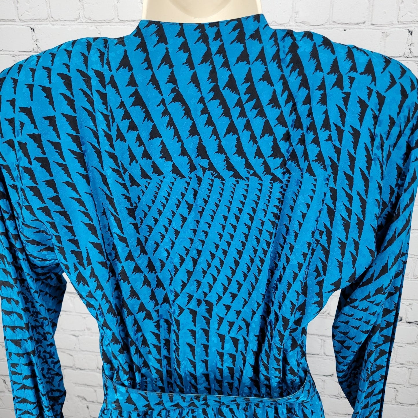 VTG Neiman Marcus Blue 100% Silk Belted Long Sleeve Collared Midi Dress Size 8