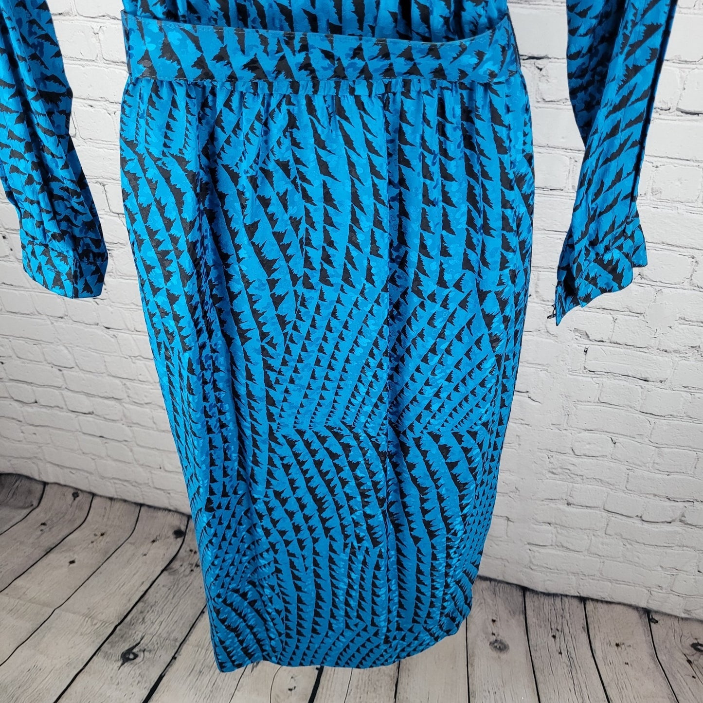 VTG Neiman Marcus Blue 100% Silk Belted Long Sleeve Collared Midi Dress Size 8