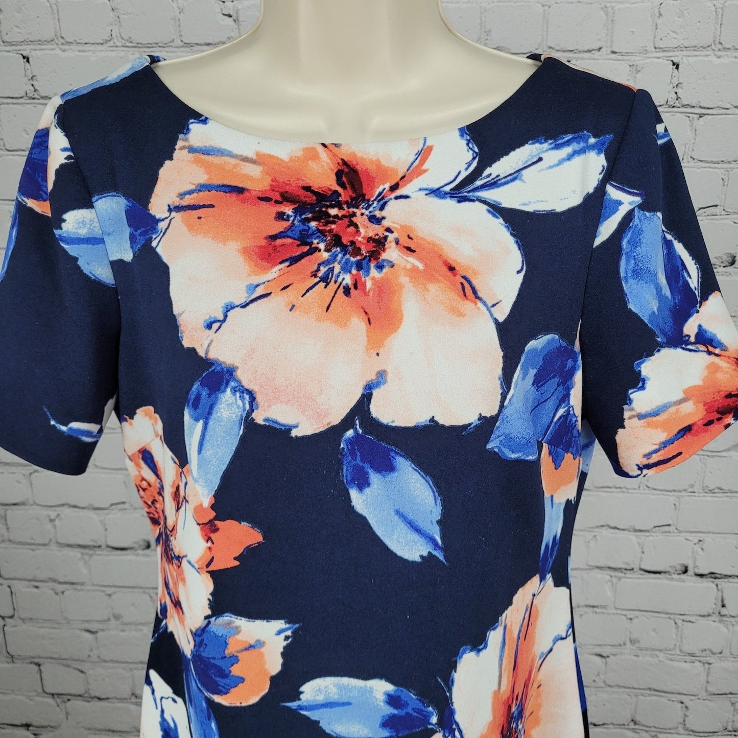 Tahari Navy Floral Short Sleeve Back Zip Slit Stretch Lined Shift Dress Size 6