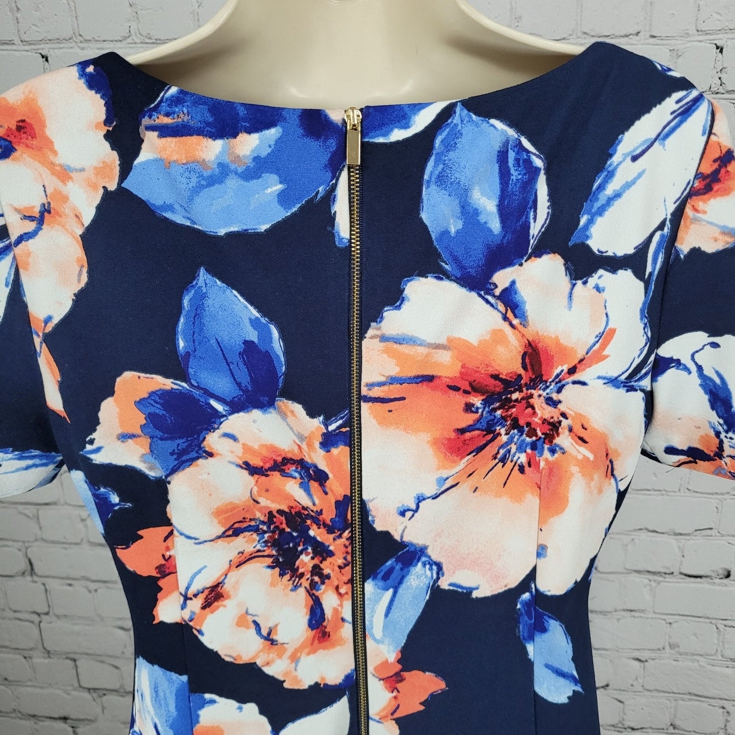 Tahari Navy Floral Short Sleeve Back Zip Slit Stretch Lined Shift Dress Size 6