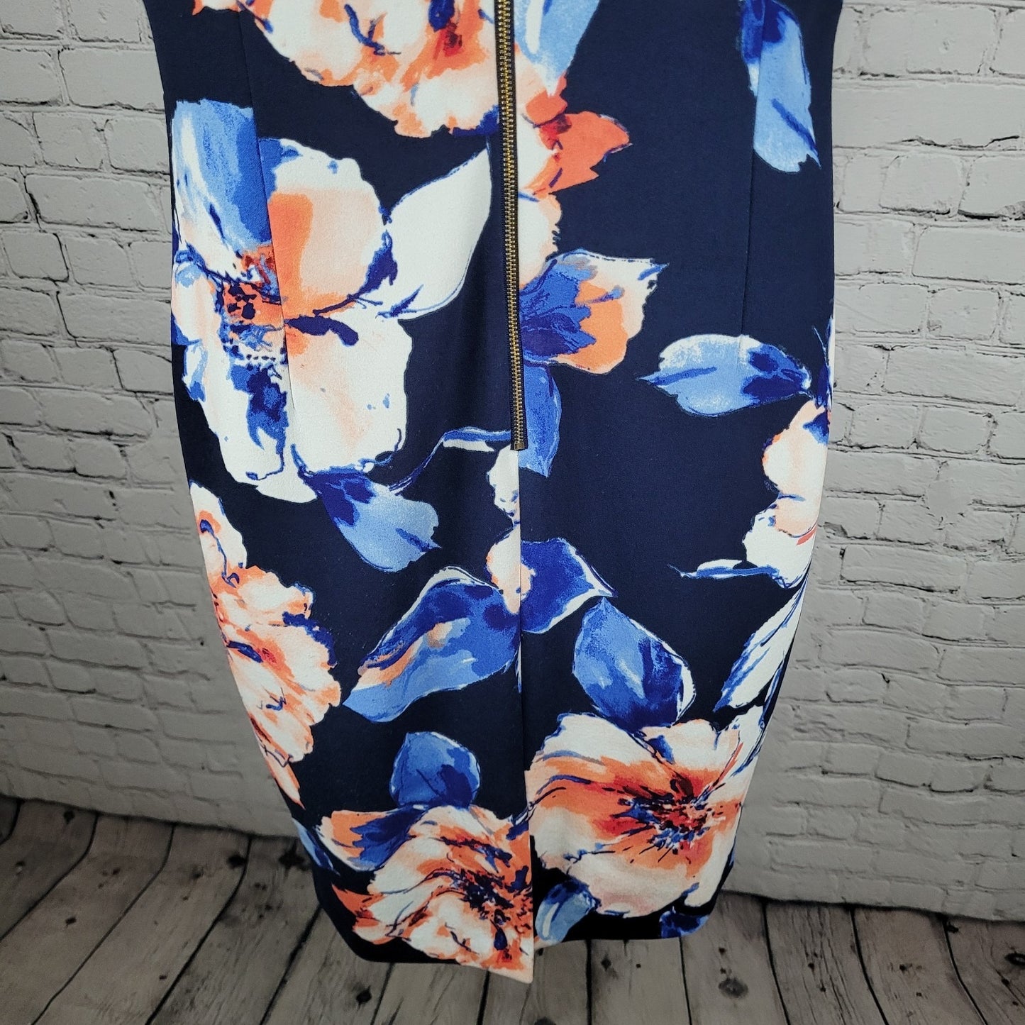 Tahari Navy Floral Short Sleeve Back Zip Slit Stretch Lined Shift Dress Size 6