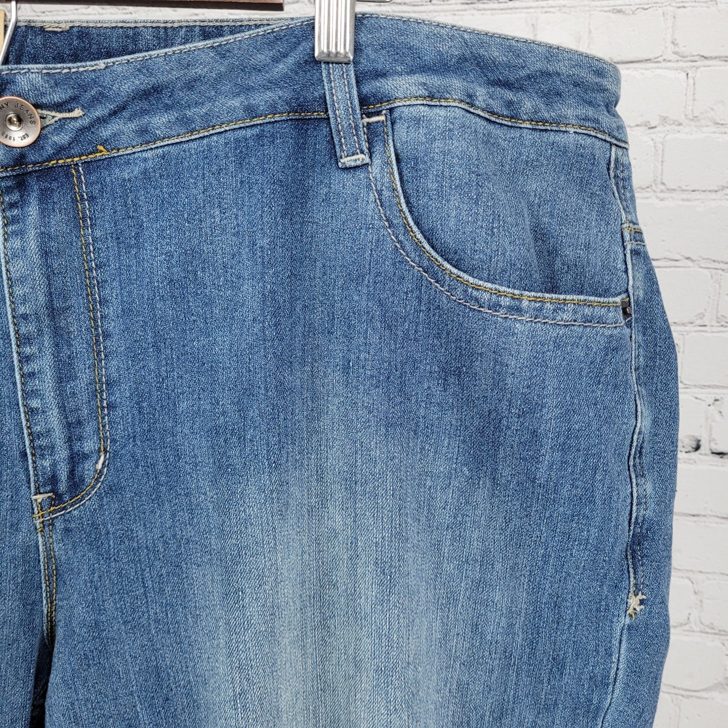 DKNY Jeans Blue Denim Spring Street Jean Mid Rise Flare 28WR (46x33)