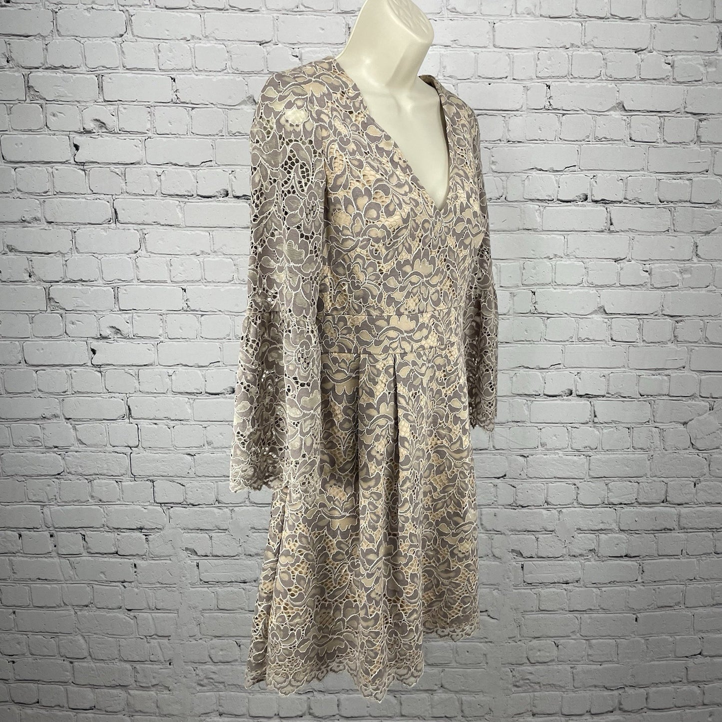 Eliza J Beige Floral Lace Long Bell Sleeve Pleated Lined Zipped Dress Size 4