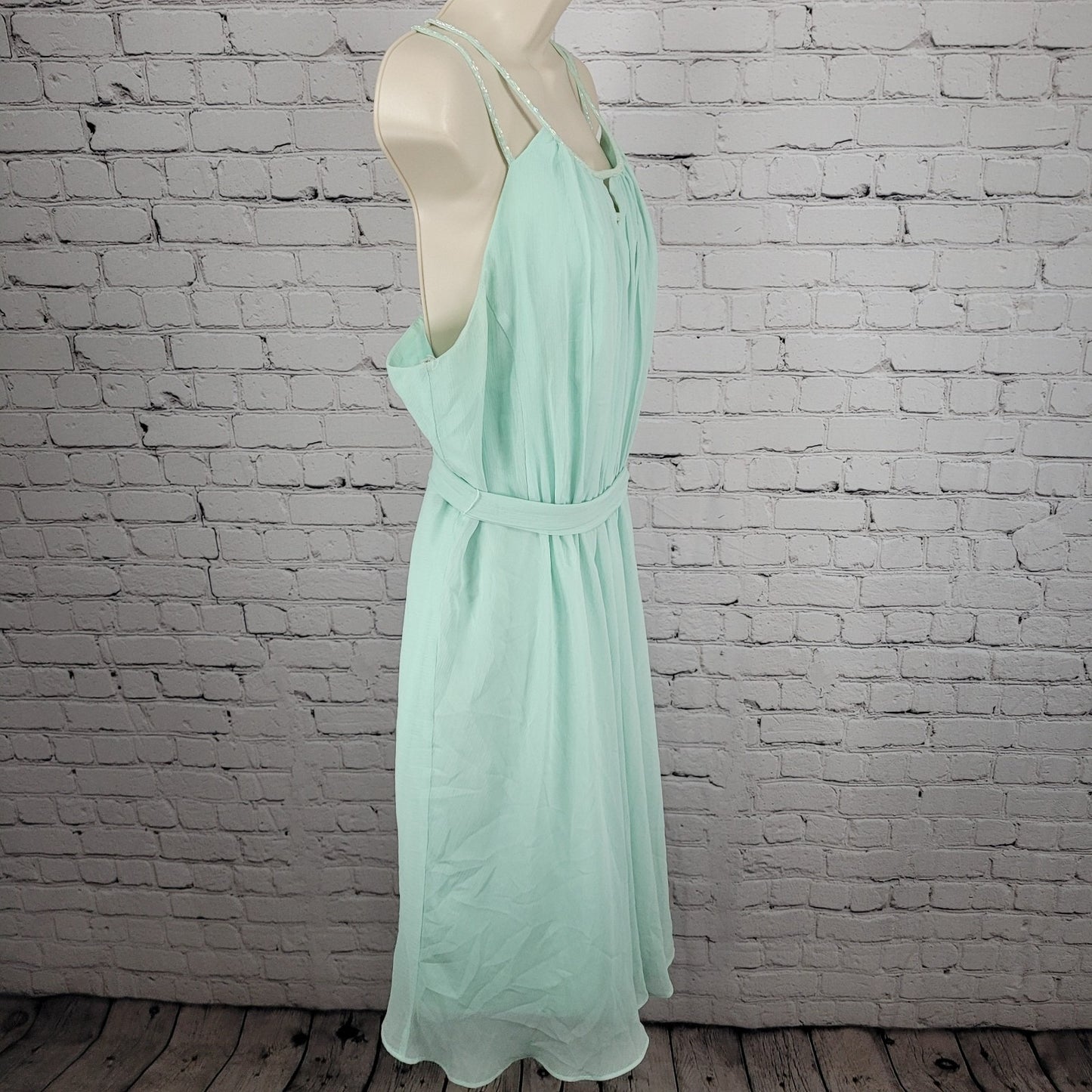 David's Bridal Light Green Chiffon Beaded Strappy Belted Bridesmaid Dress 16