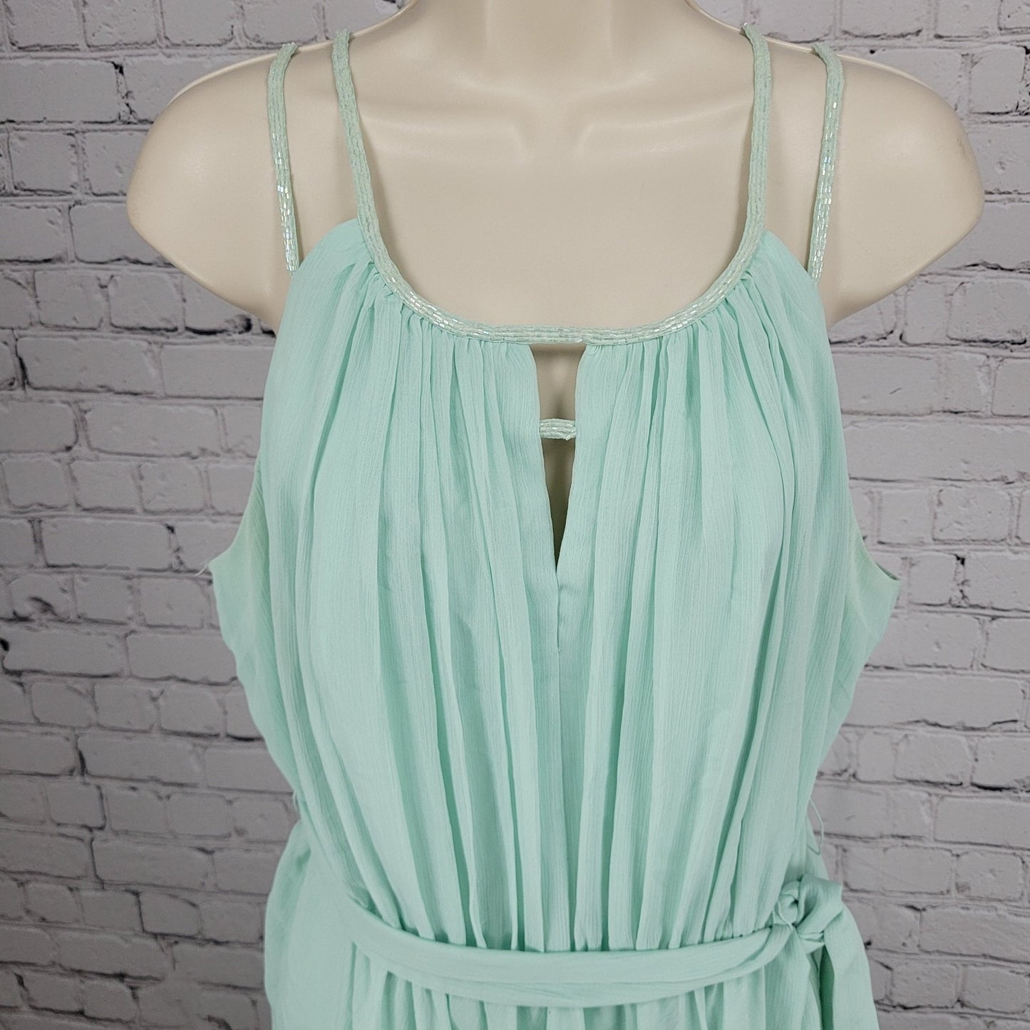David's Bridal Light Green Chiffon Beaded Strappy Belted Bridesmaid Dress 16