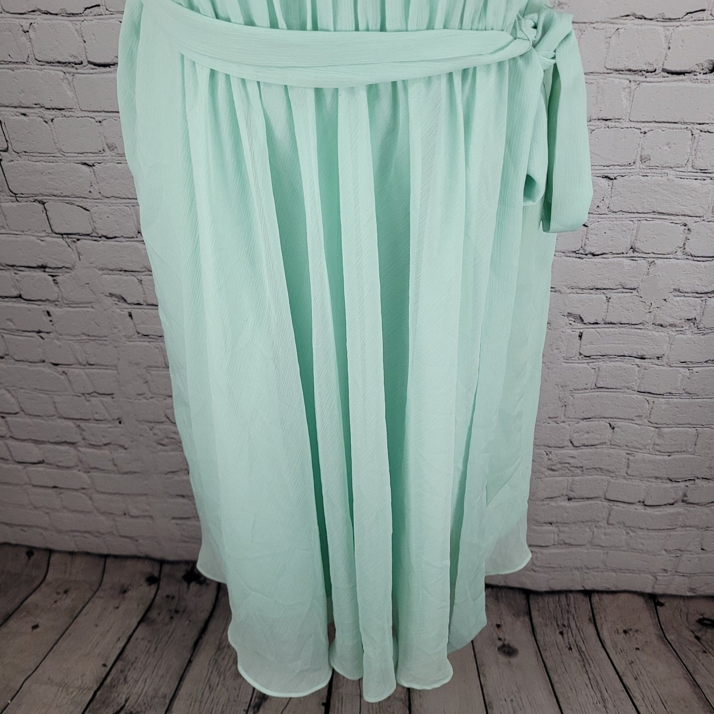 David's Bridal Light Green Chiffon Beaded Strappy Belted Bridesmaid Dress 16