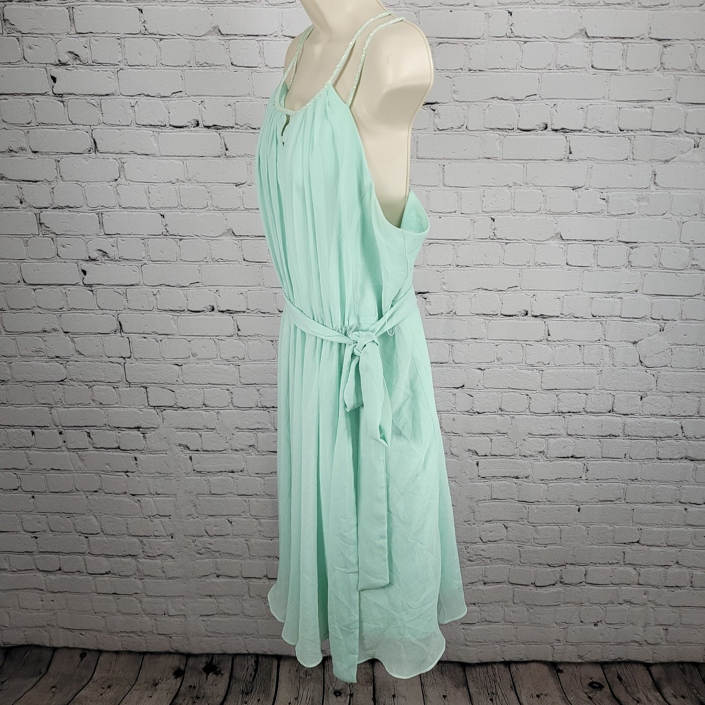 David's Bridal Light Green Chiffon Beaded Strappy Belted Bridesmaid Dress 16