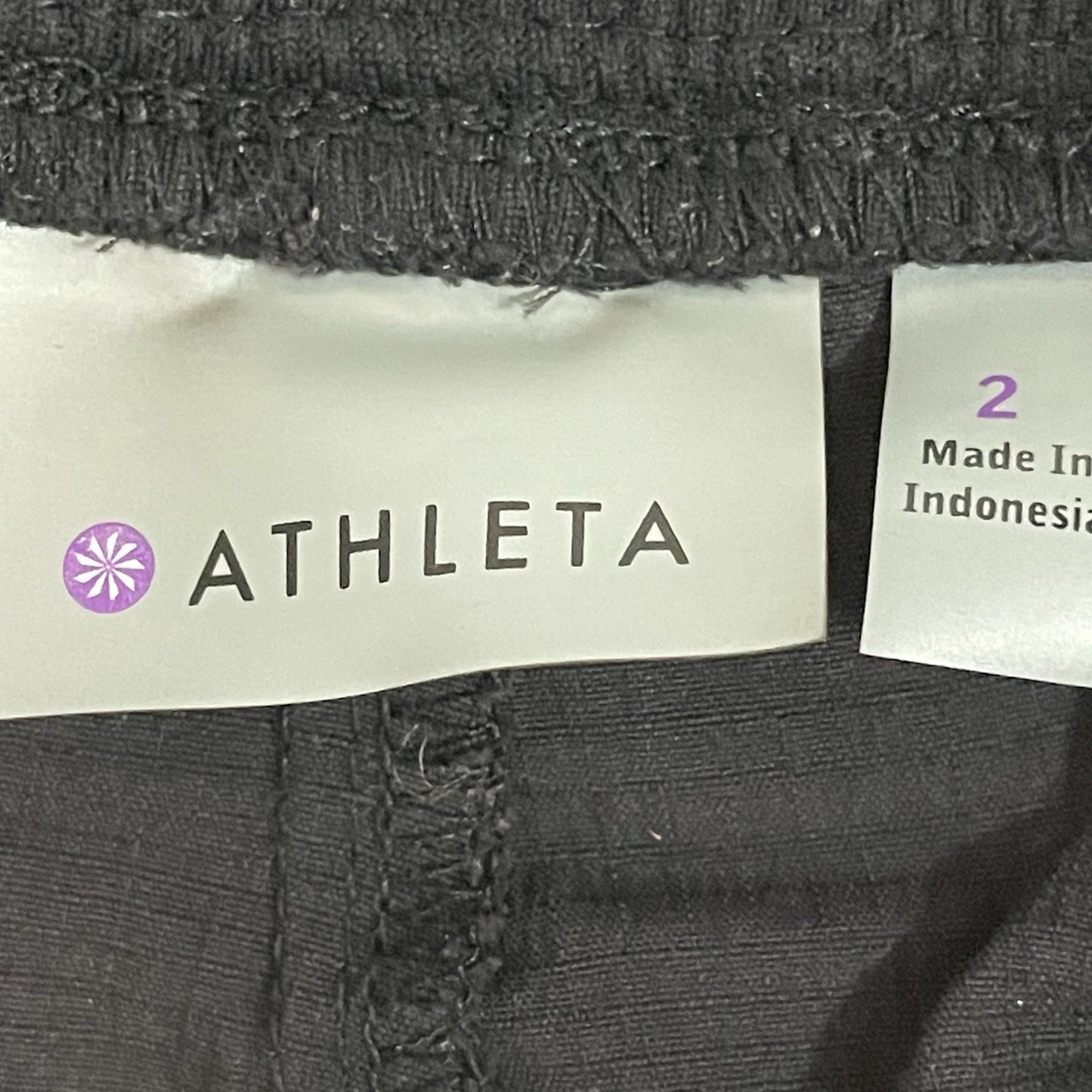 Athleta Black Nylon Stretch Elastic Waist Low Rise Cuffed Shorts Size 2 (29x4)