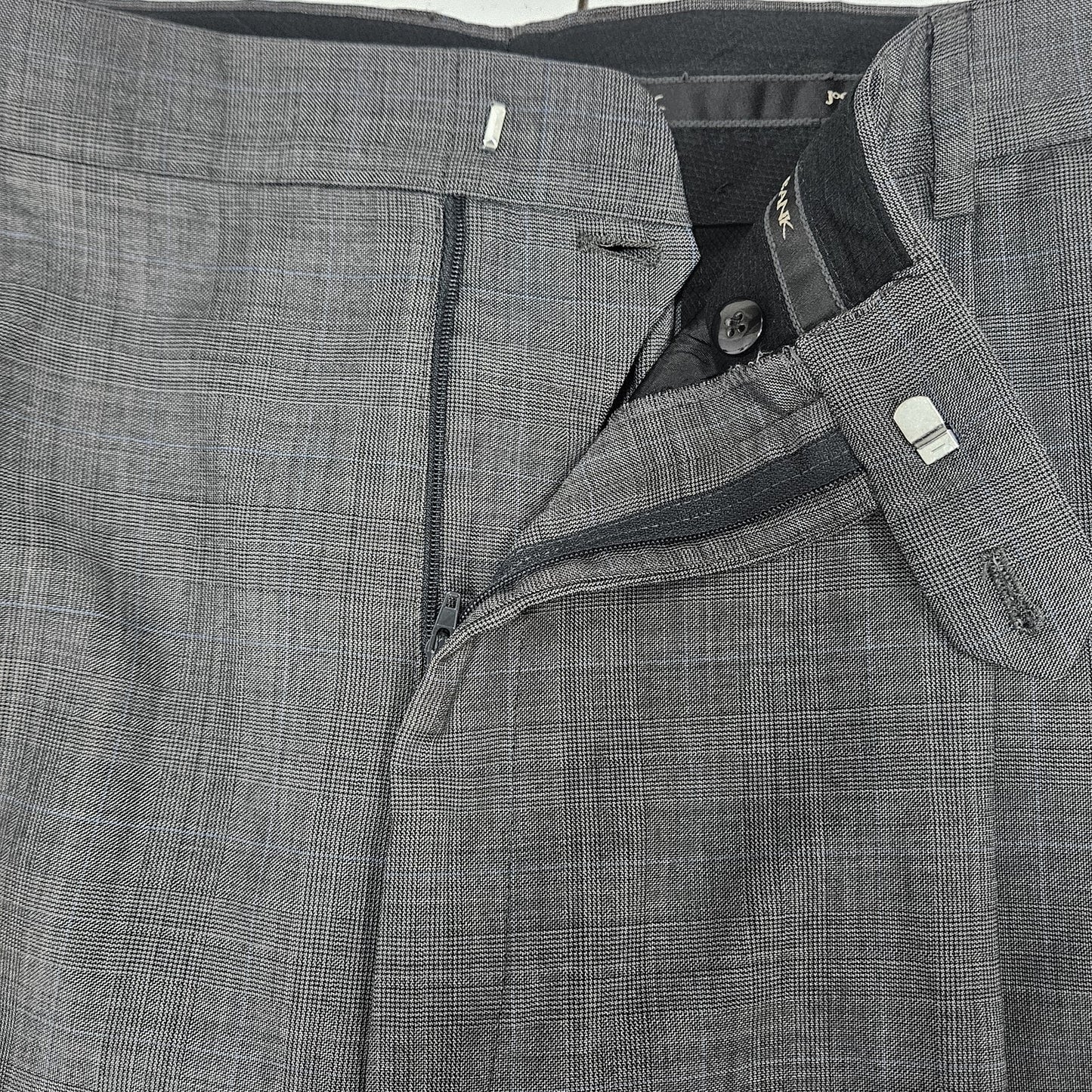 Jos A Bank Grey Glen Check Pleated Cuffed Straight Leg Dress Pants 36x29 *hole