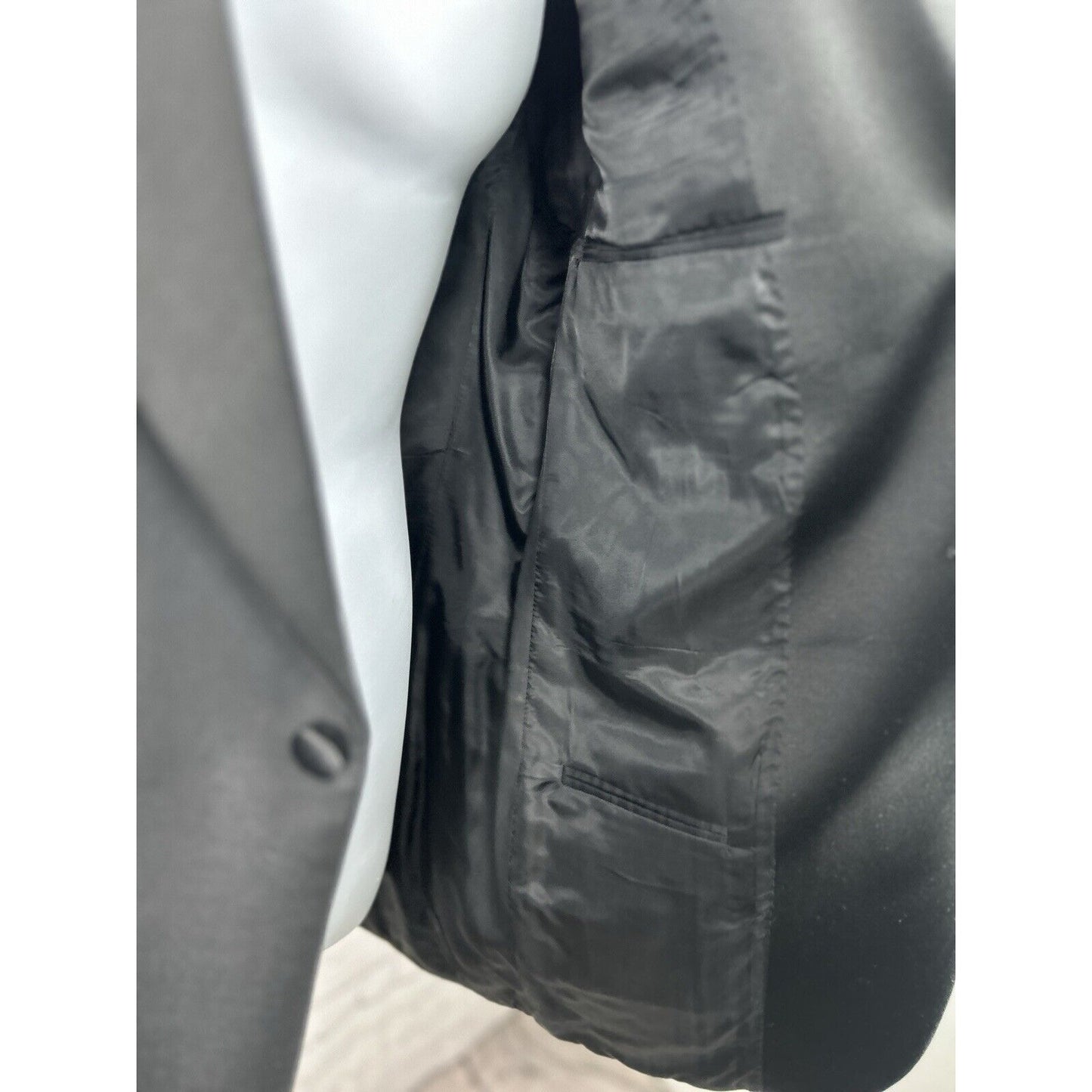 Jos A Bank Solid Black 100% Wool Single Button Vented Notch Tuxedo Suit Size 40R