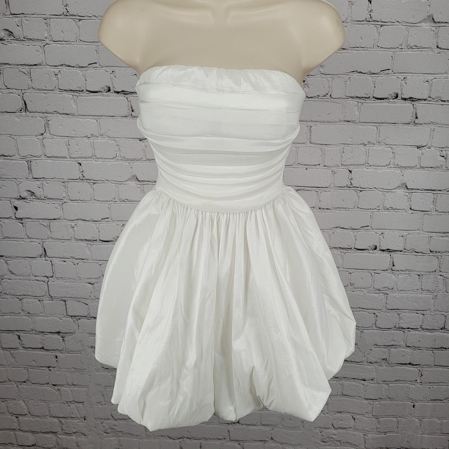 B Darlin White Sheen Pleated Padded Boned Bust Bubble Hem Dress Junior Size 0