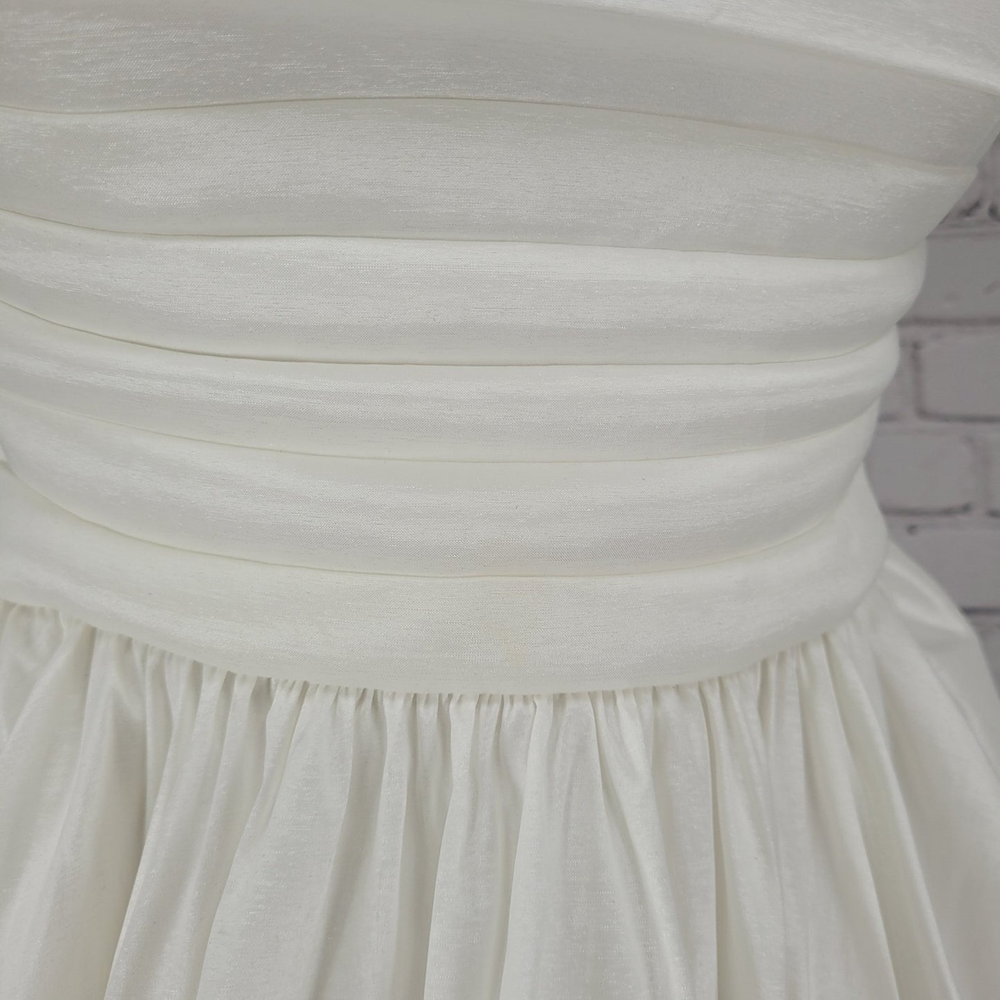 B Darlin White Sheen Pleated Padded Boned Bust Bubble Hem Dress Junior Size 0