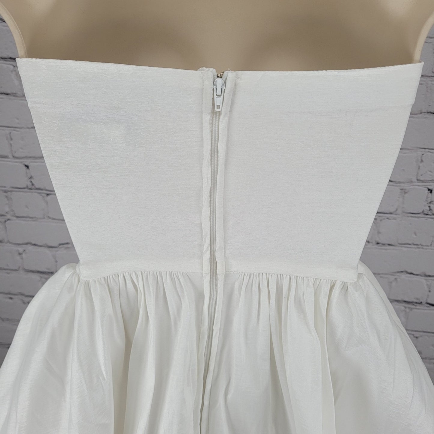 B Darlin White Sheen Pleated Padded Boned Bust Bubble Hem Dress Junior Size 0