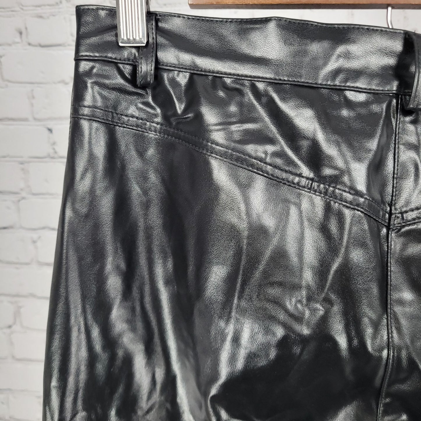 VTG Product Black Leather Mid Rise Straight Leg Pants USA Large L (38x30.5)