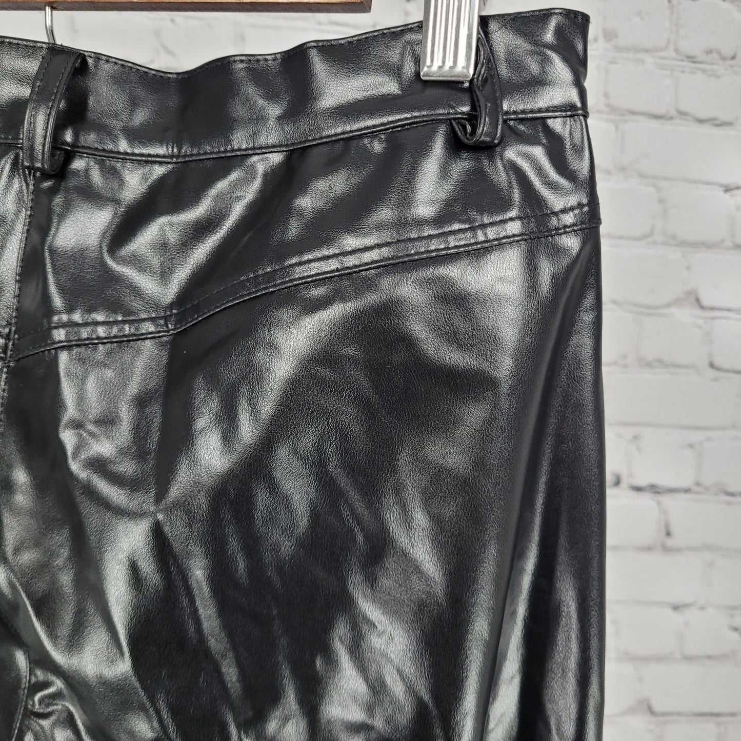 VTG Product Black Leather Mid Rise Straight Leg Pants USA Large L (38x30.5)