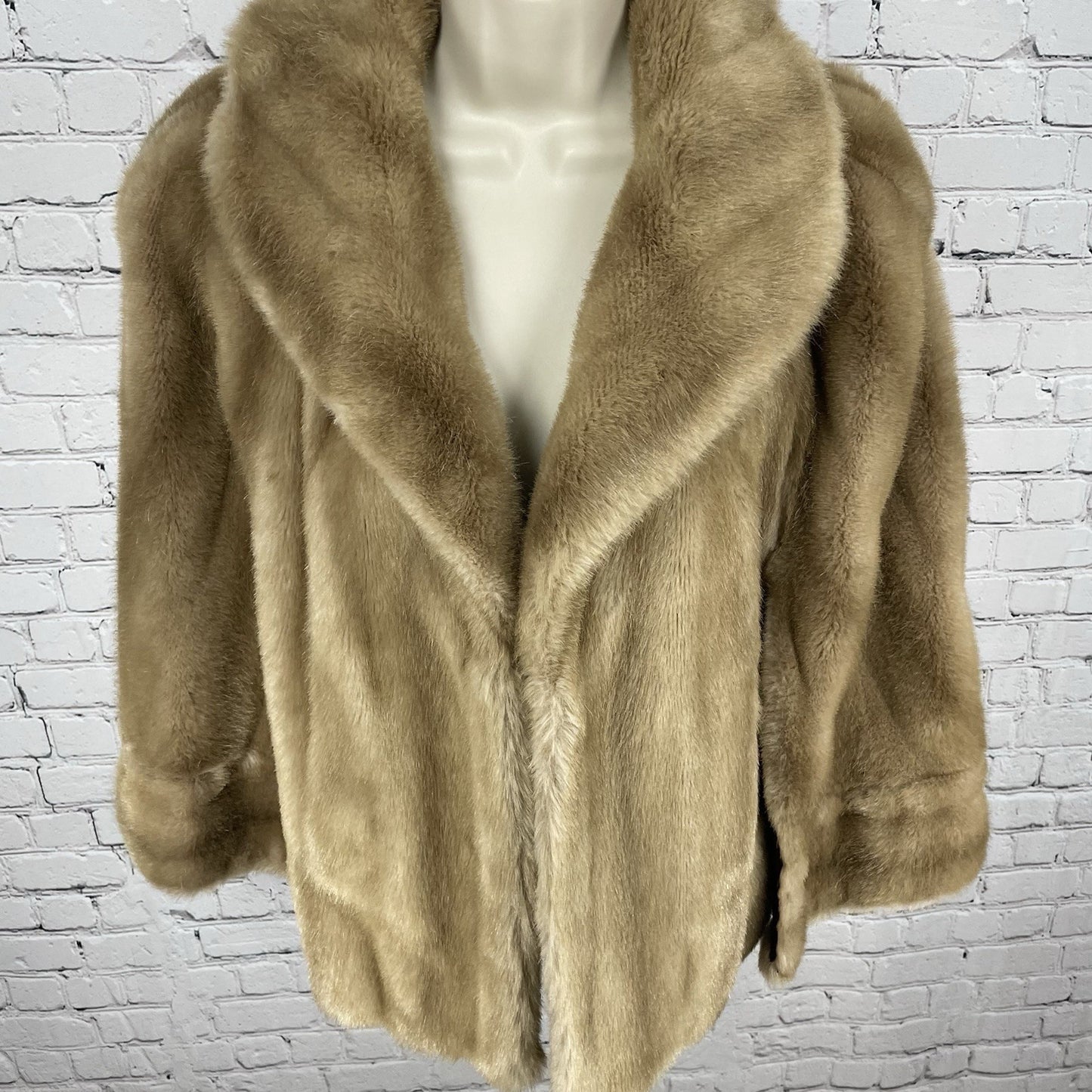 VTG Tissavel Lepshire Tan French Faux Fur Lined Open Poncho Coat Cape One Size