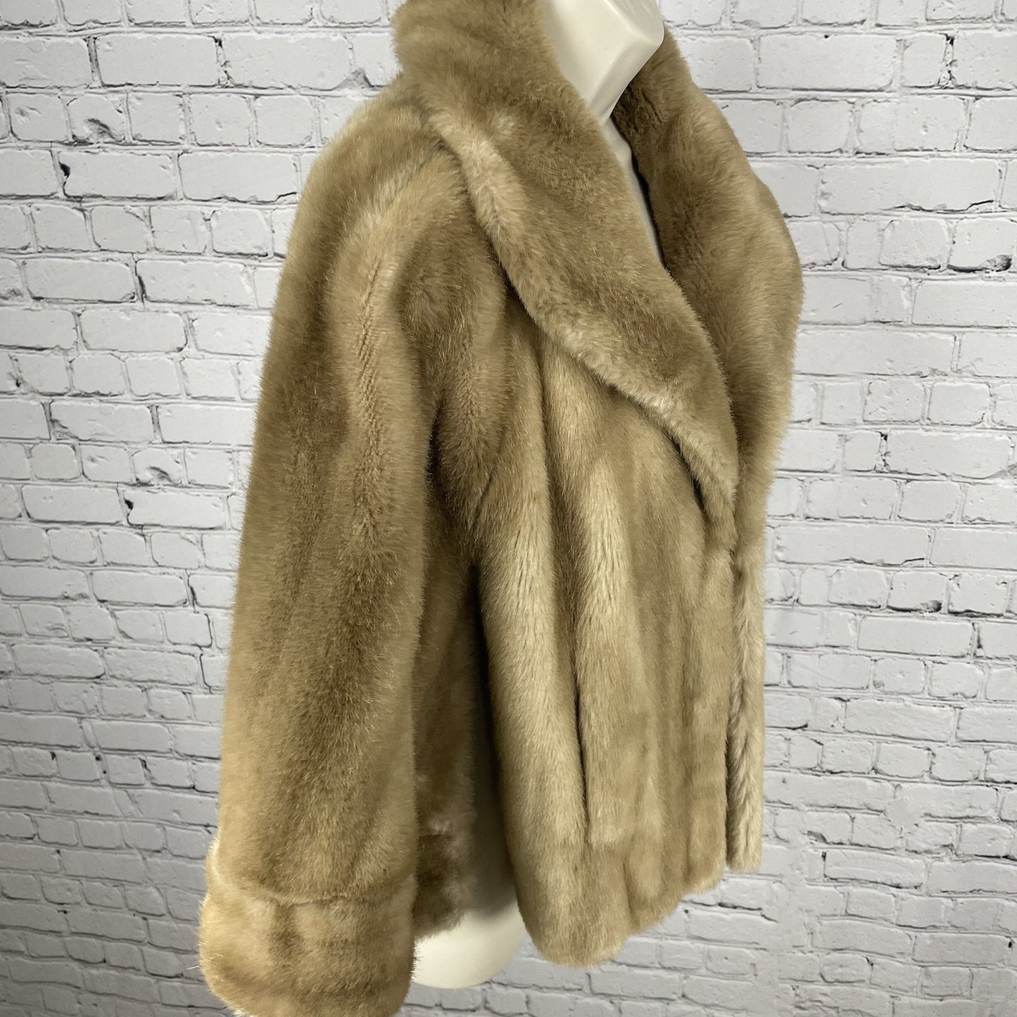 VTG Tissavel Lepshire Tan French Faux Fur Lined Open Poncho Coat Cape One Size