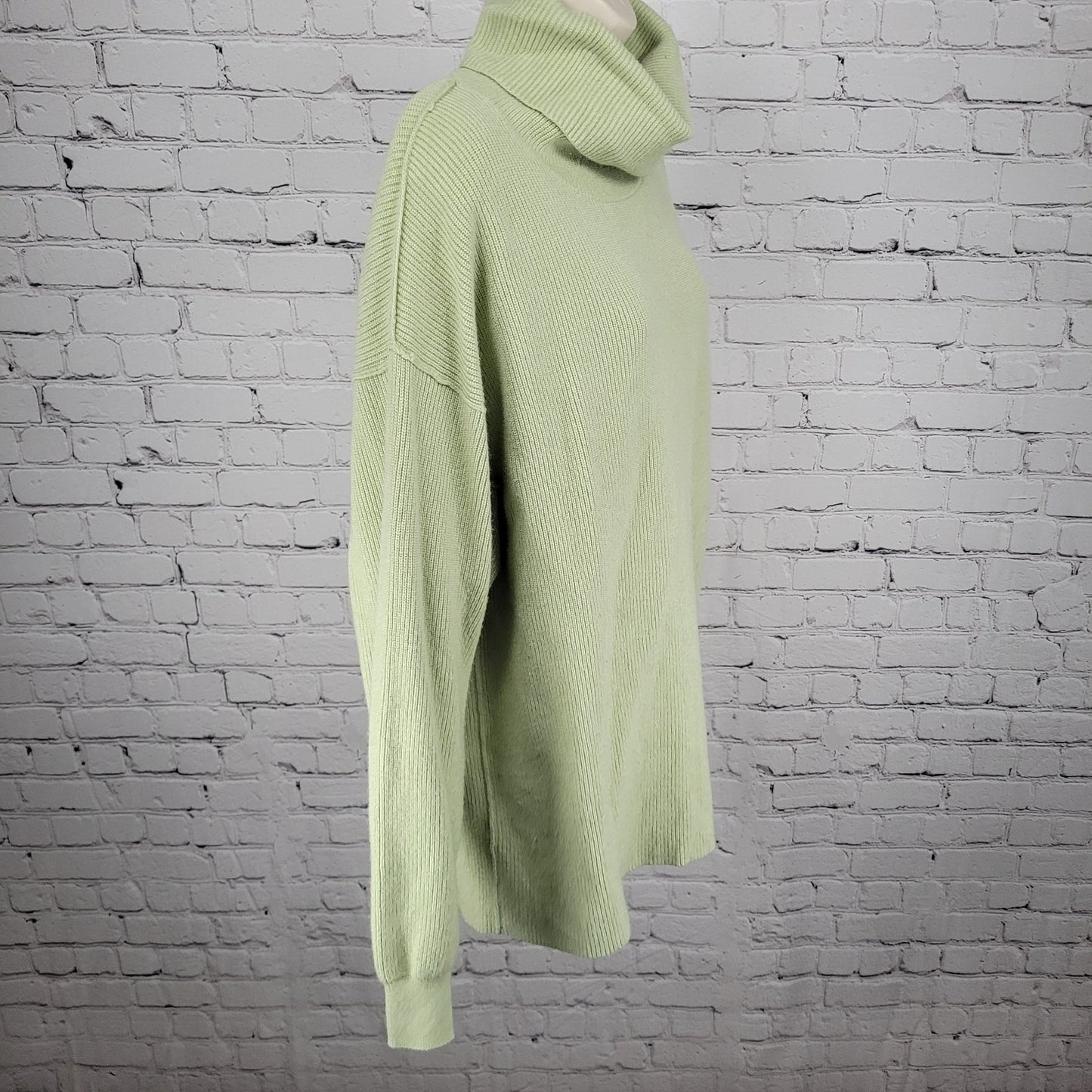 Free People Green Knit Oversized Pullover Turtleneck Sweater Size Medium M