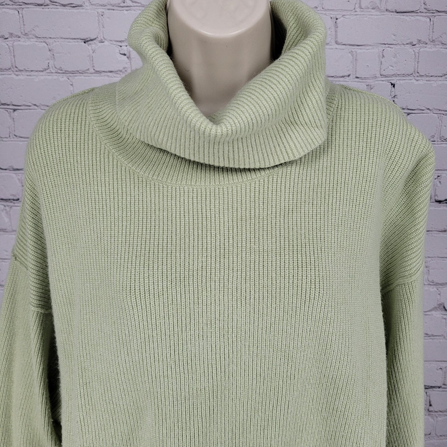 Free People Green Knit Oversized Pullover Turtleneck Sweater Size Medium M