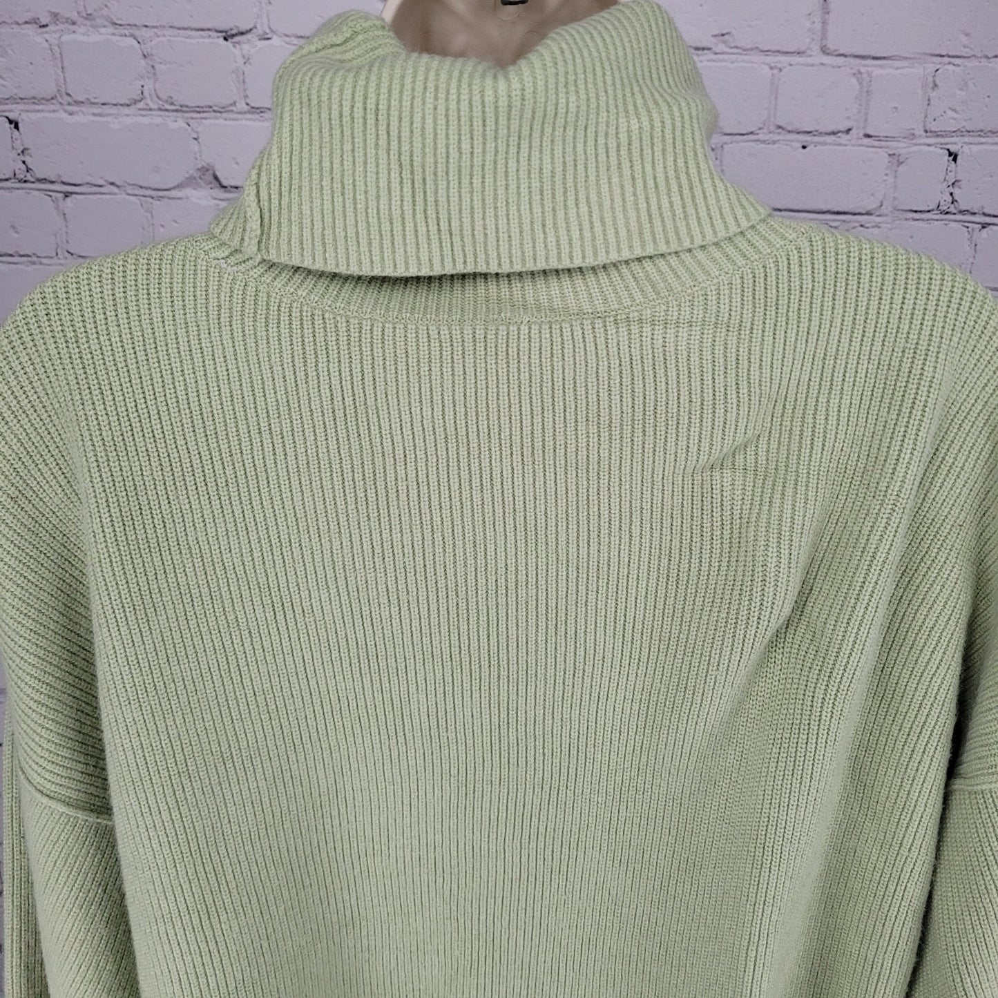 Free People Green Knit Oversized Pullover Turtleneck Sweater Size Medium M