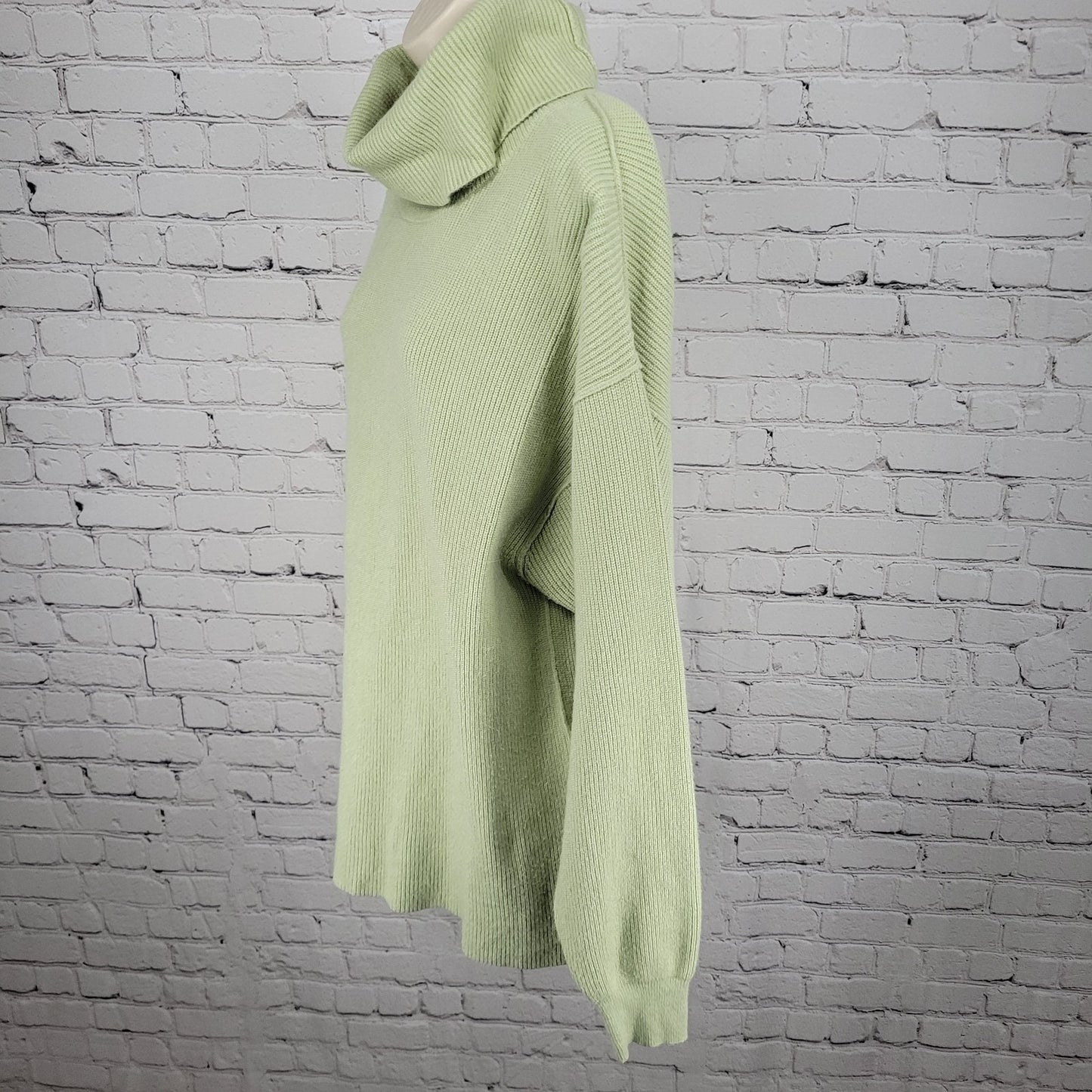 Free People Green Knit Oversized Pullover Turtleneck Sweater Size Medium M