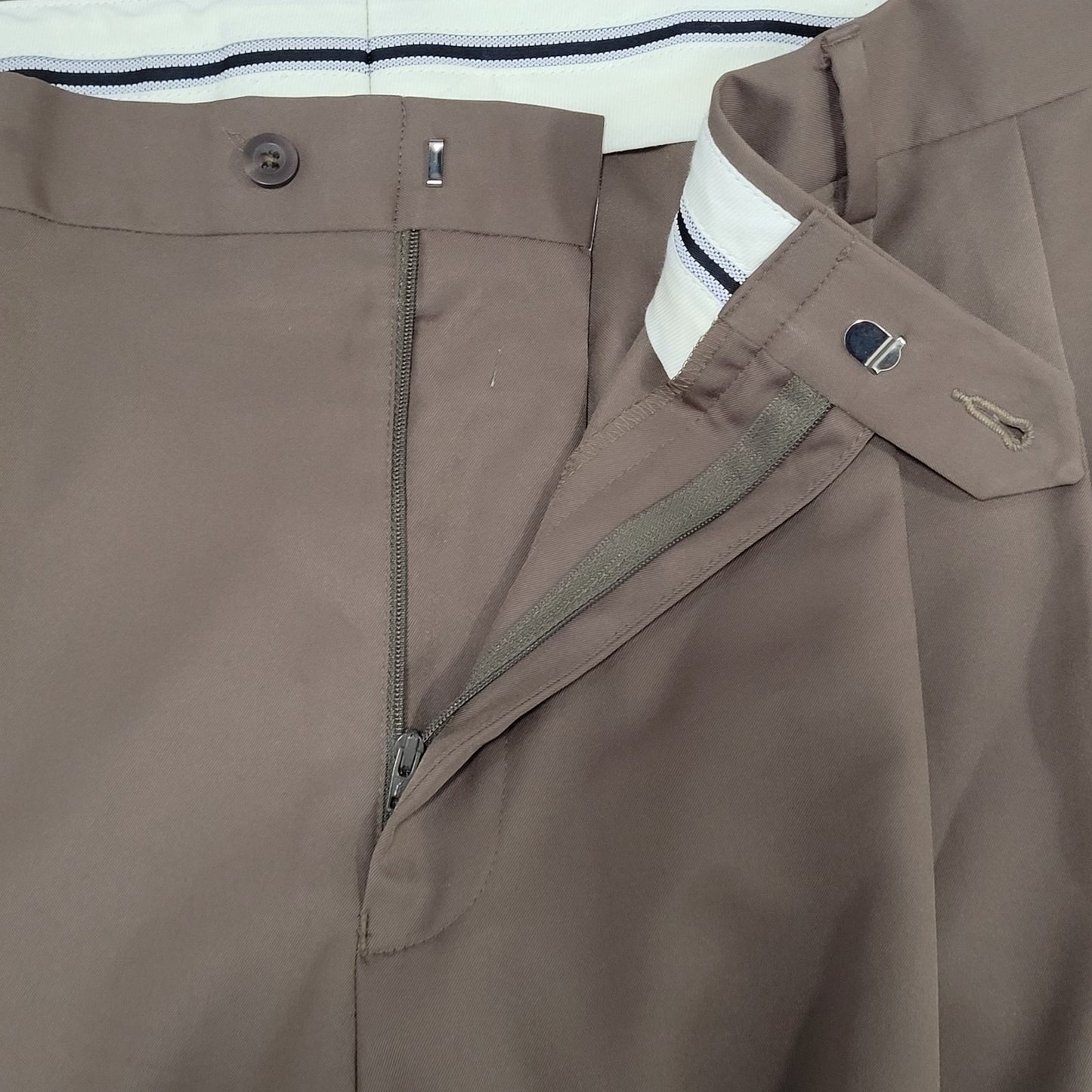 Jos A Bank Brown Traveler Stretch Waist Pleated Cuffed Dress Pants 42x30