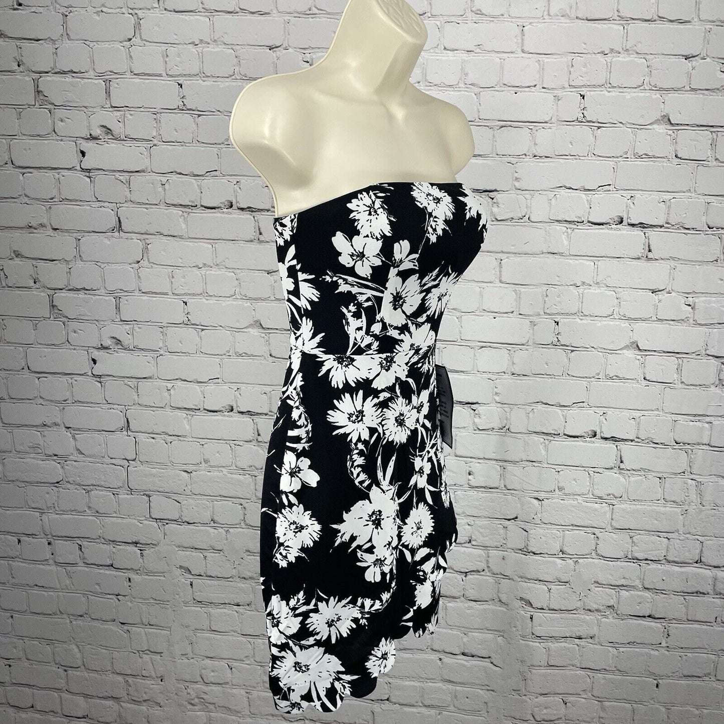 NWT Black White Floral Mini Strapless Scallop Dress Padded Zipped Lined Size 1/2