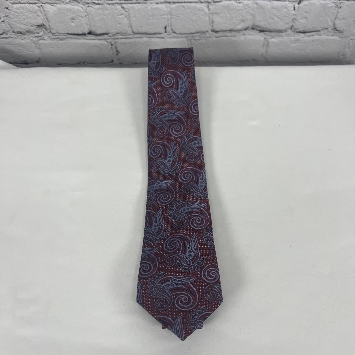 Jos A Bank Red Blue Signature Collection Paisley 100% Silk Neck Tie (58"x3")