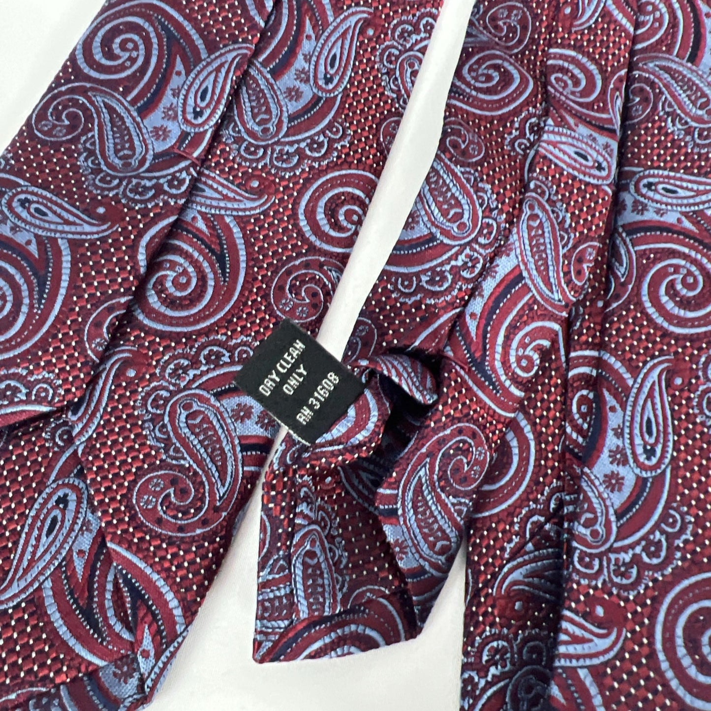 Jos A Bank Red Blue Signature Collection Paisley 100% Silk Neck Tie (58"x3")