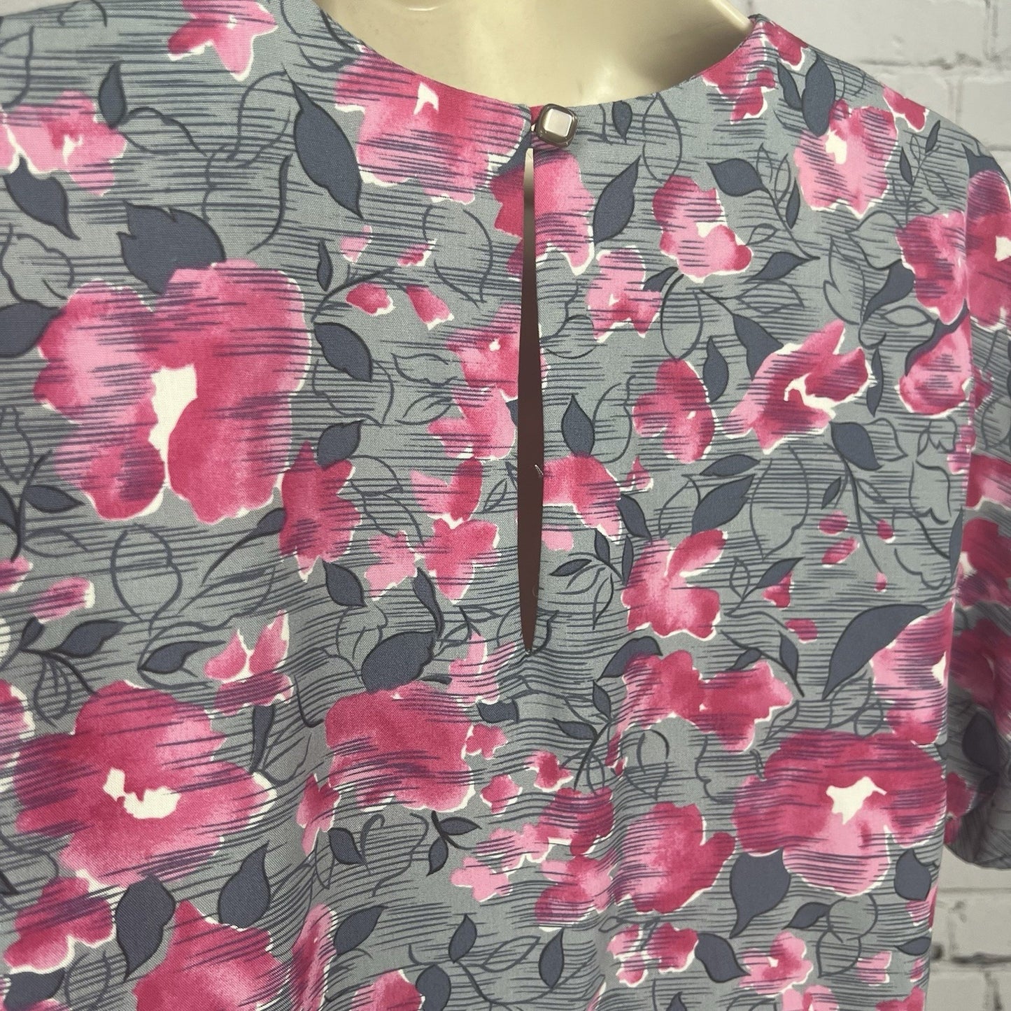 VTG Country Sophisticates by Pendleton Grey Pink Floral Short Sleeve Blouse 12