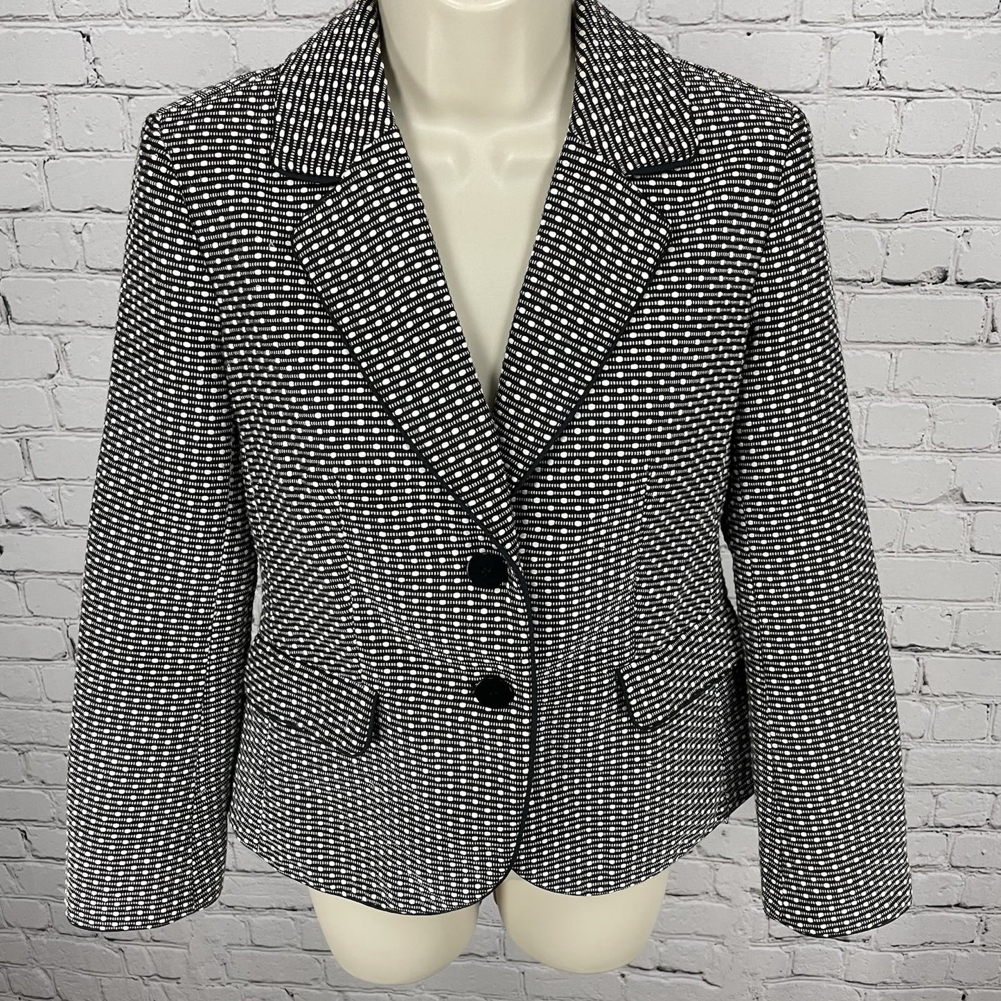 Talbots Black & White Textured 2 Button Notch Lined Vented Blazer Jacket Size 4P