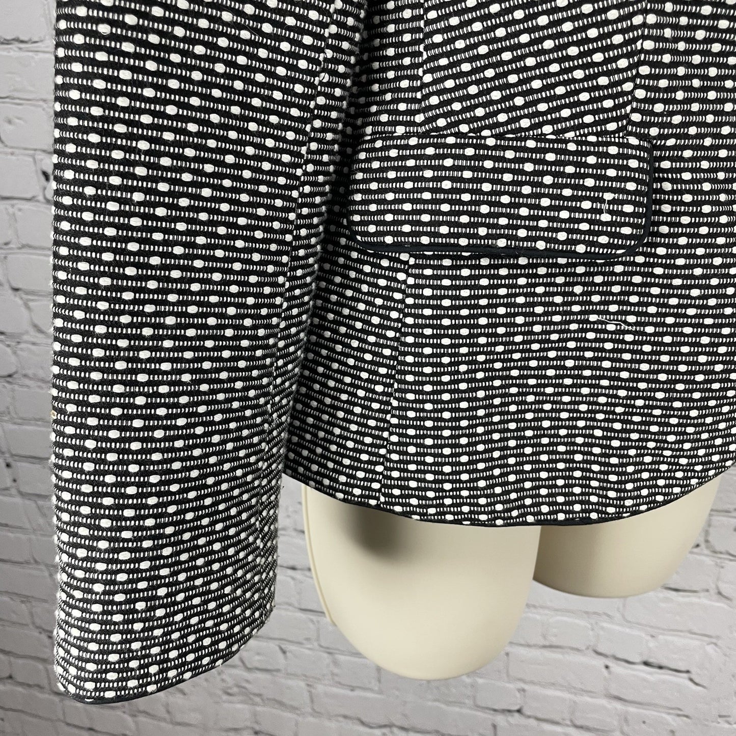 Talbots Black & White Textured 2 Button Notch Lined Vented Blazer Jacket Size 4P