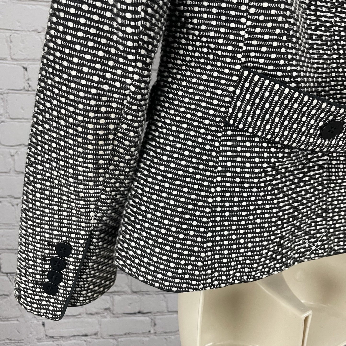 Talbots Black & White Textured 2 Button Notch Lined Vented Blazer Jacket Size 4P