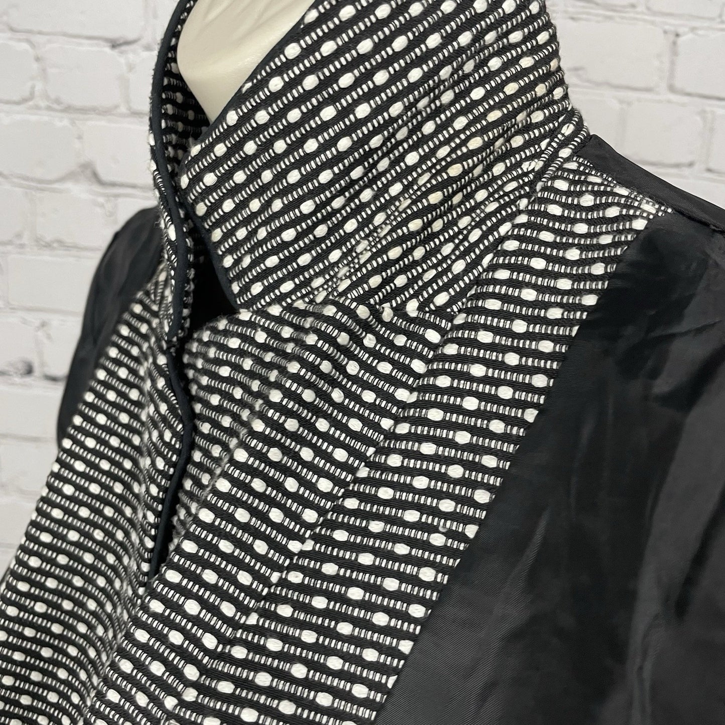 Talbots Black & White Textured 2 Button Notch Lined Vented Blazer Jacket Size 4P