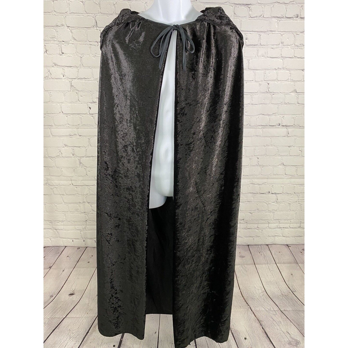 Rubie’s Costume Co. Black Crushed Velvet Hooded Neck Tie Cape Unisex Adult O/S