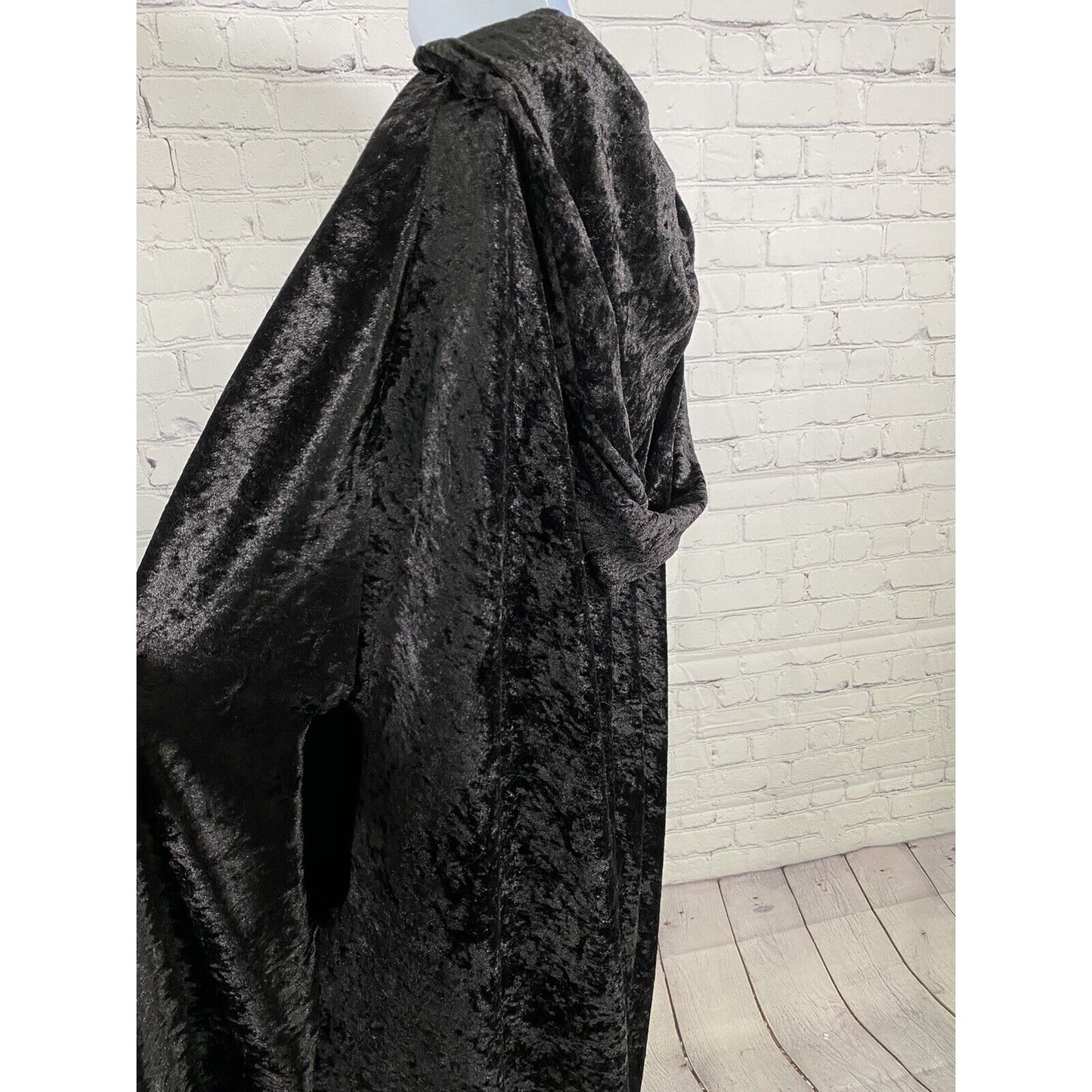 Rubie’s Costume Co. Black Crushed Velvet Hooded Neck Tie Cape Unisex Adult O/S
