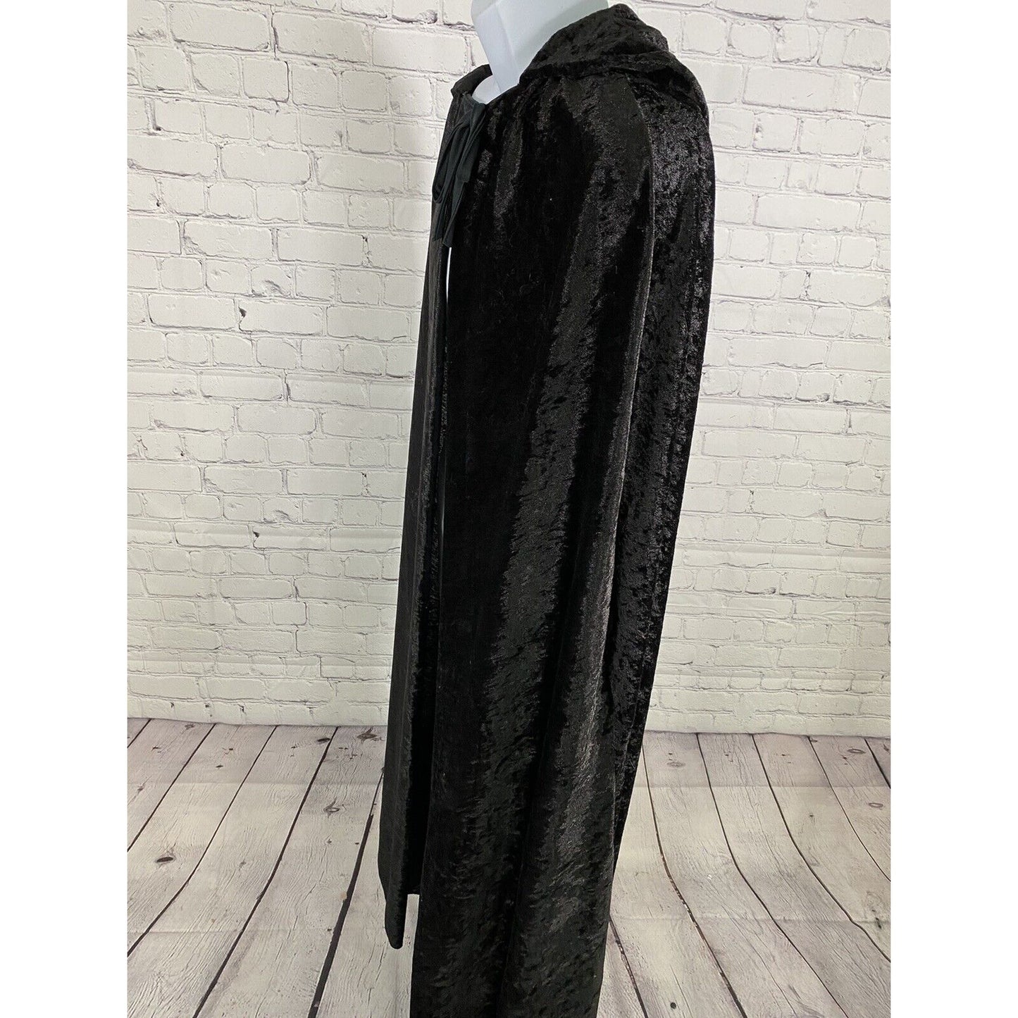 Rubie’s Costume Co. Black Crushed Velvet Hooded Neck Tie Cape Unisex Adult O/S