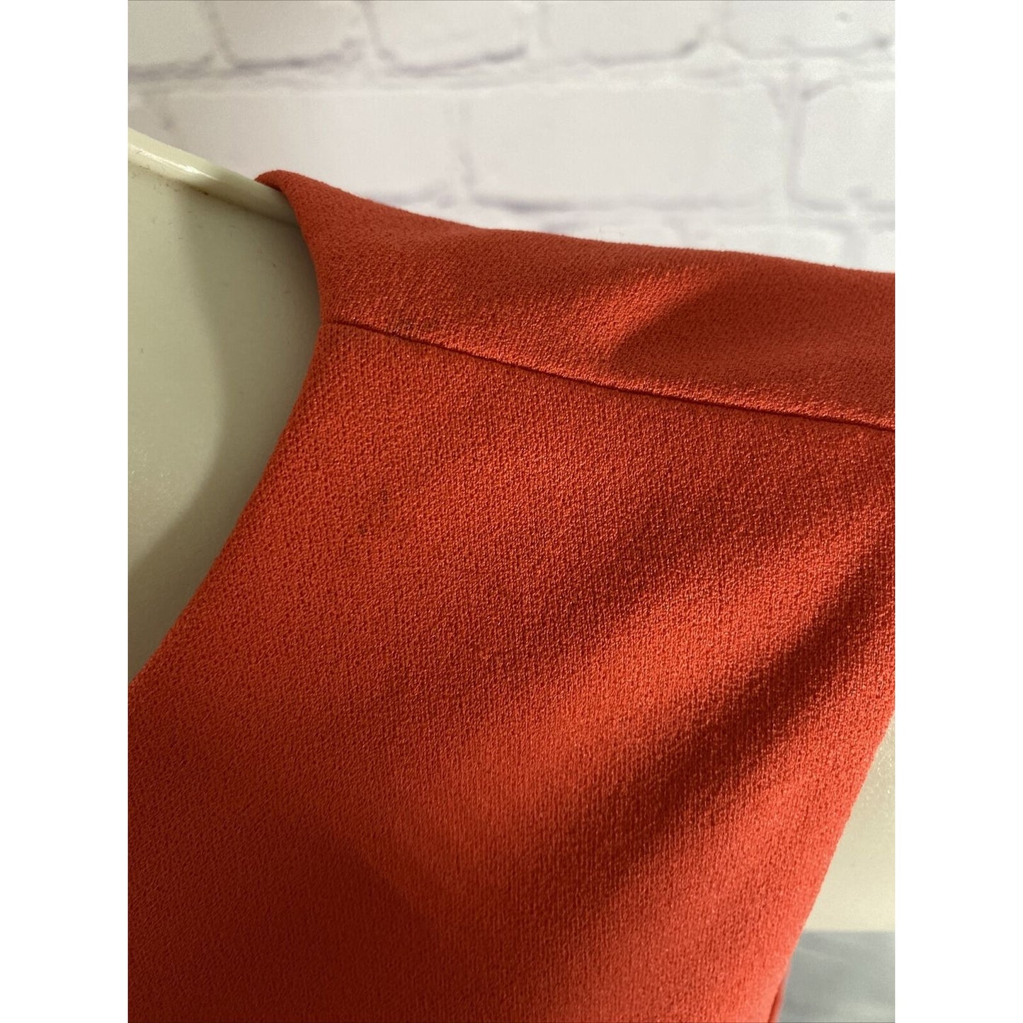 Tahari Coral Gold Accent Knee Length Sleeveless Lined Zip Dress Pockets Size 2