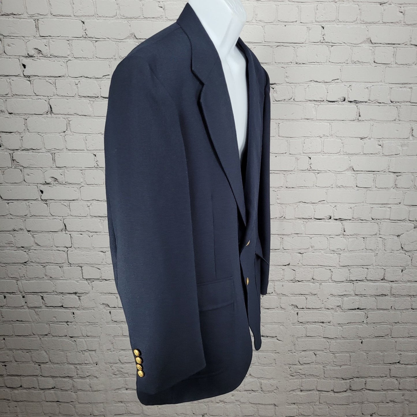 Trophy Club Navy 2 Gold Button Single Vented Notch Blazer Sport Coat 43R