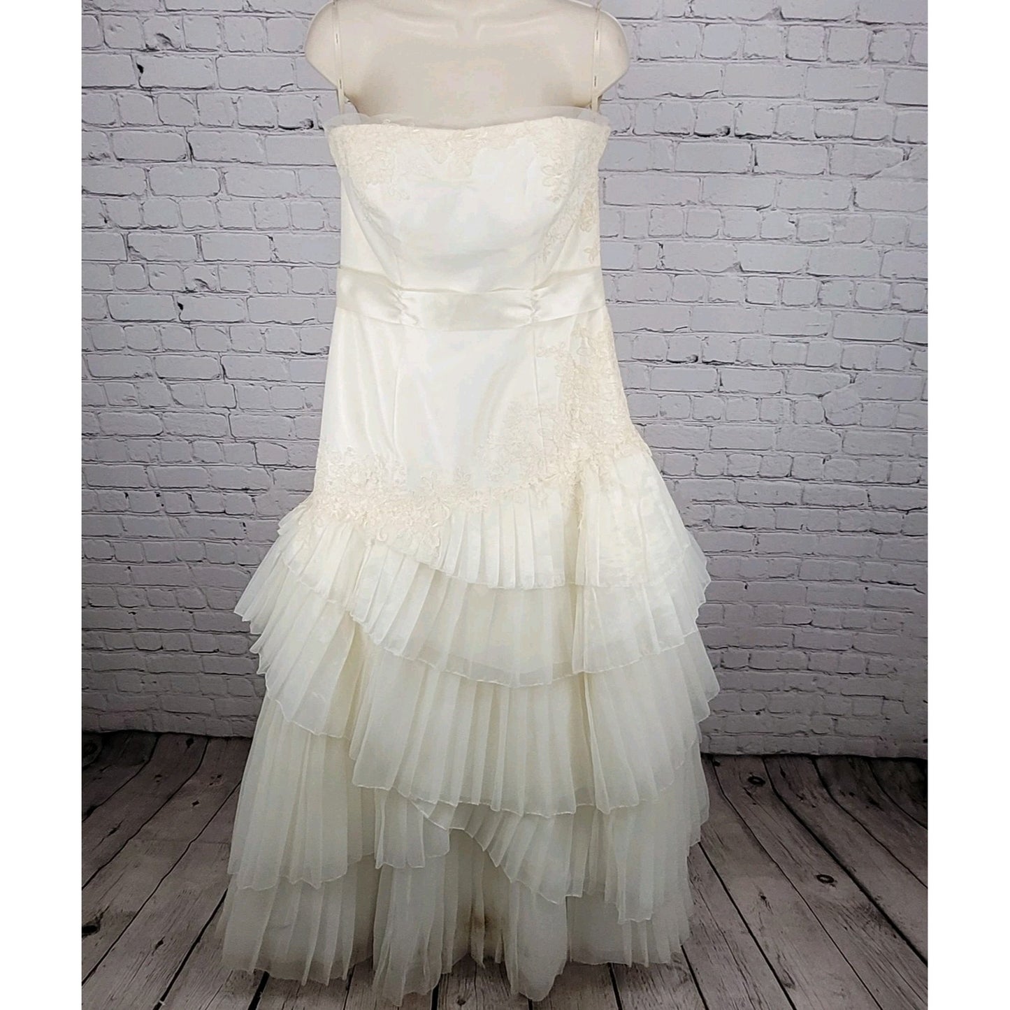 White By Vera Wang Ivory Tiered Strapless Bridal Wedding Gown Dress 12 VW351020