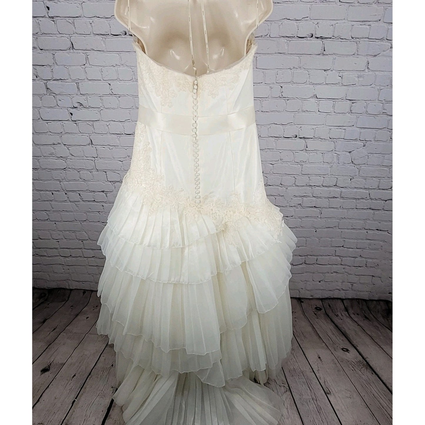 White By Vera Wang Ivory Tiered Strapless Bridal Wedding Gown Dress 12 VW351020
