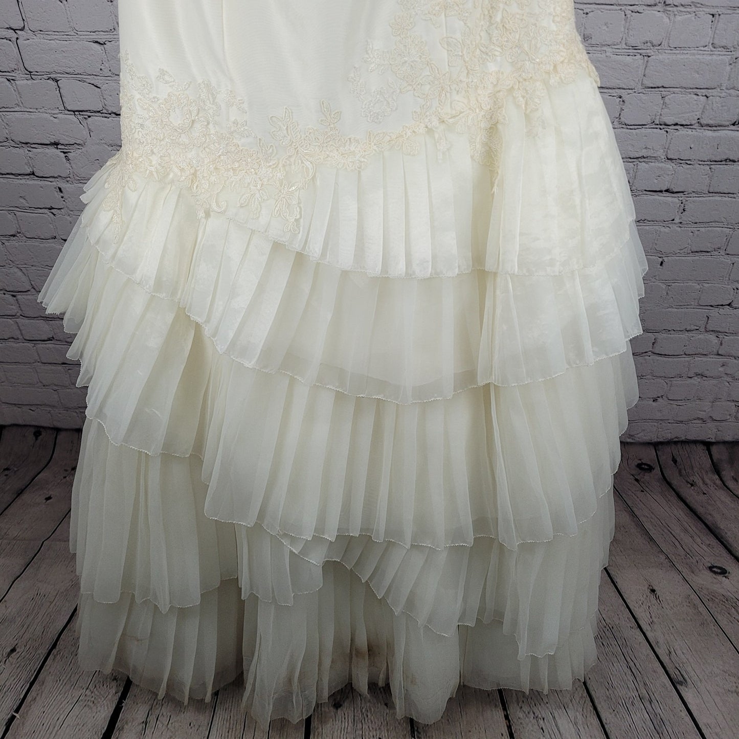 White By Vera Wang Ivory Tiered Strapless Bridal Wedding Gown Dress 12 VW351020