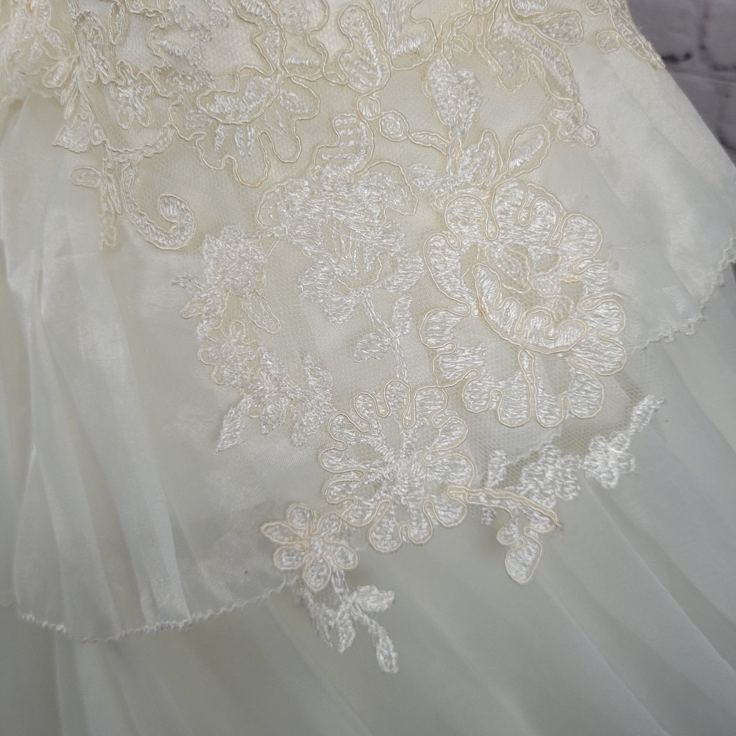 White By Vera Wang Ivory Tiered Strapless Bridal Wedding Gown Dress 12 VW351020