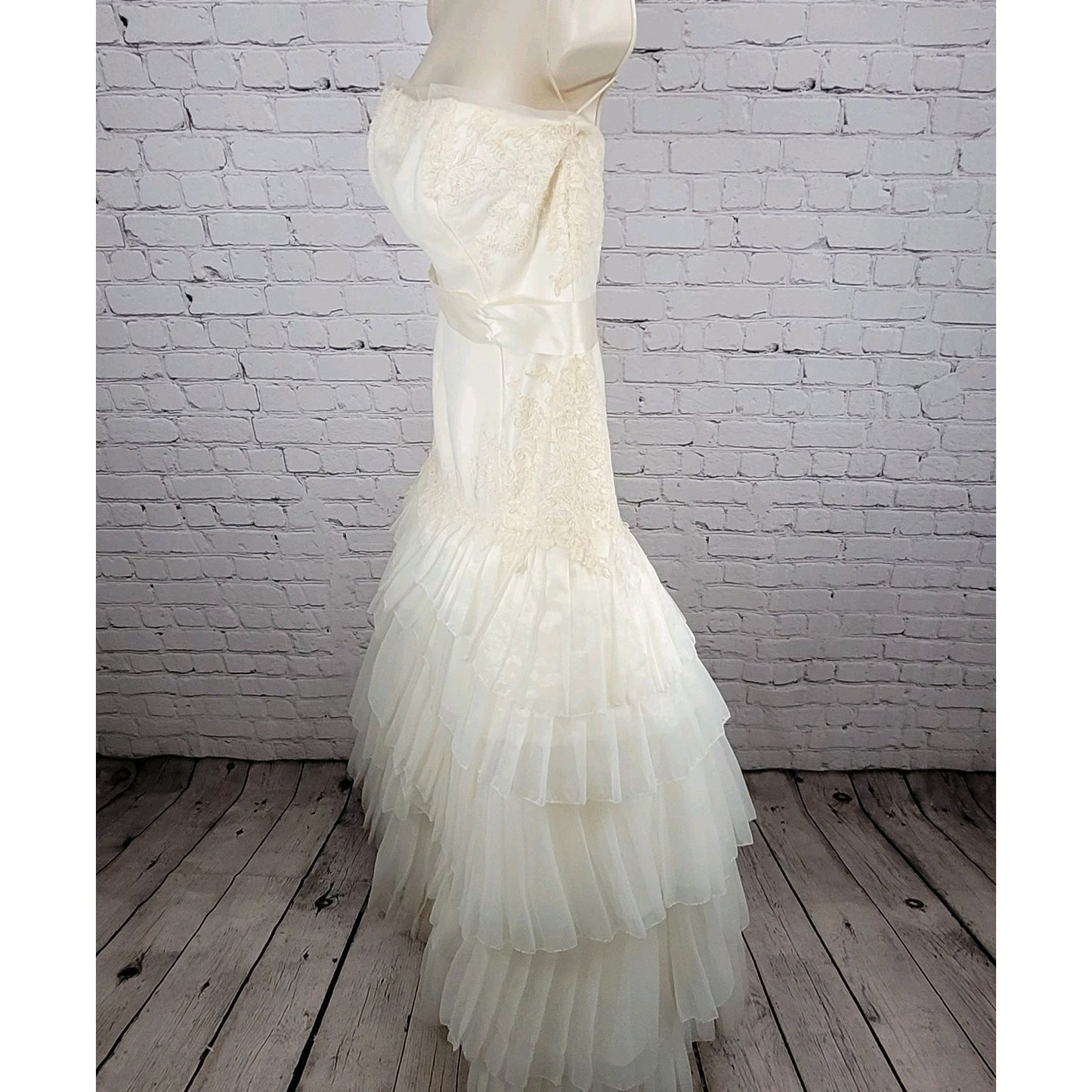 White By Vera Wang Ivory Tiered Strapless Bridal Wedding Gown Dress 12 VW351020