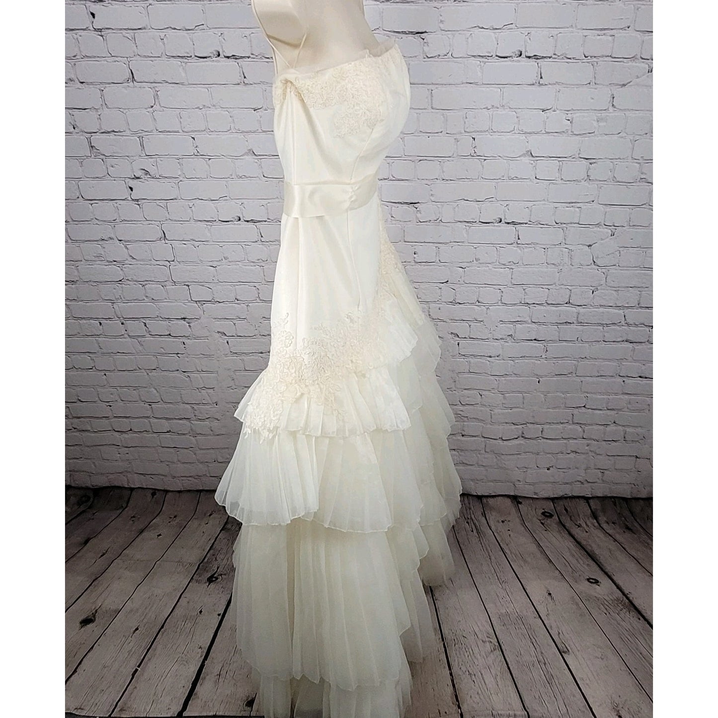 White By Vera Wang Ivory Tiered Strapless Bridal Wedding Gown Dress 12 VW351020