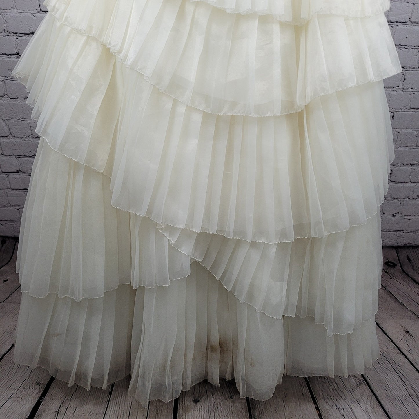 White By Vera Wang Ivory Tiered Strapless Bridal Wedding Gown Dress 12 VW351020
