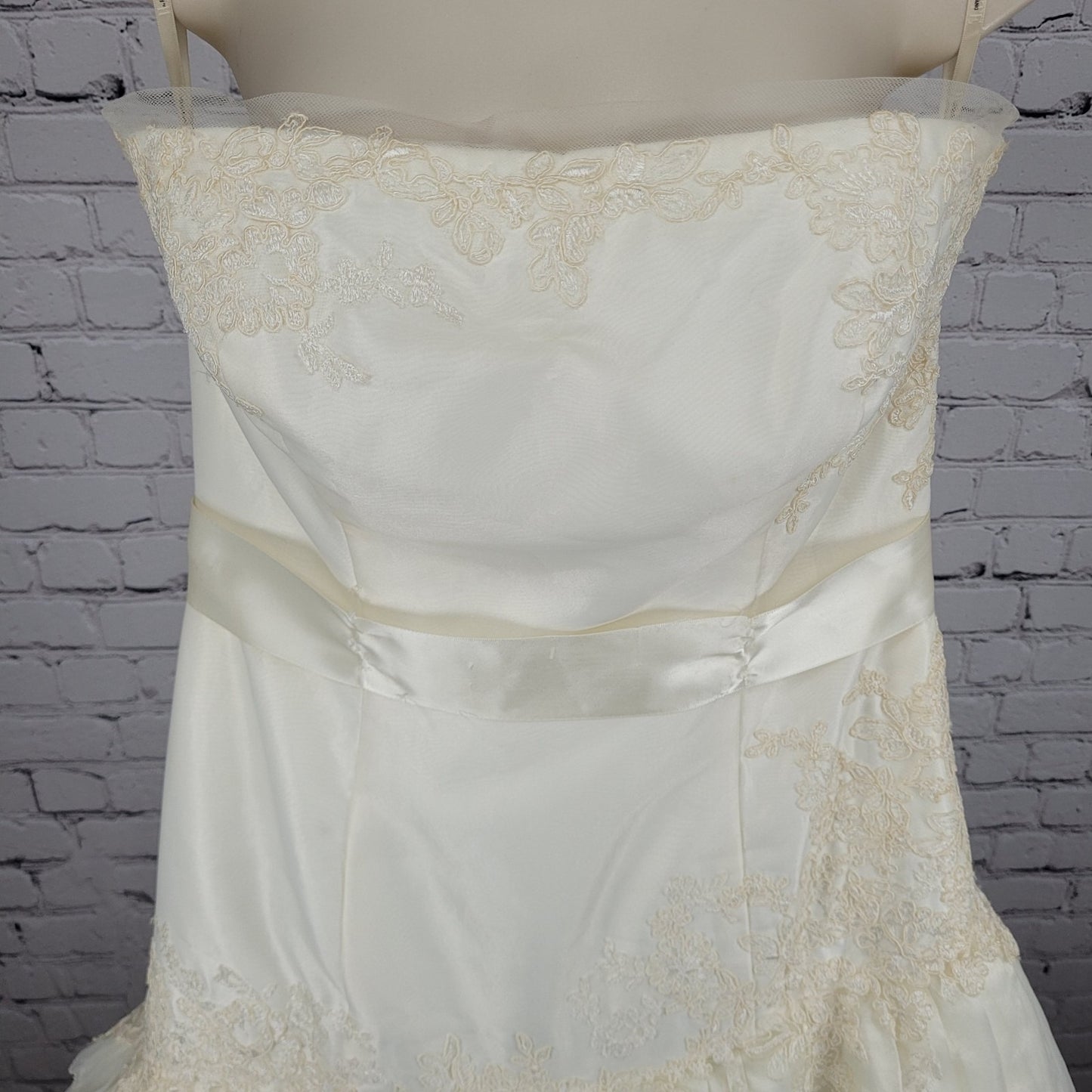 White By Vera Wang Ivory Tiered Strapless Bridal Wedding Gown Dress 12 VW351020