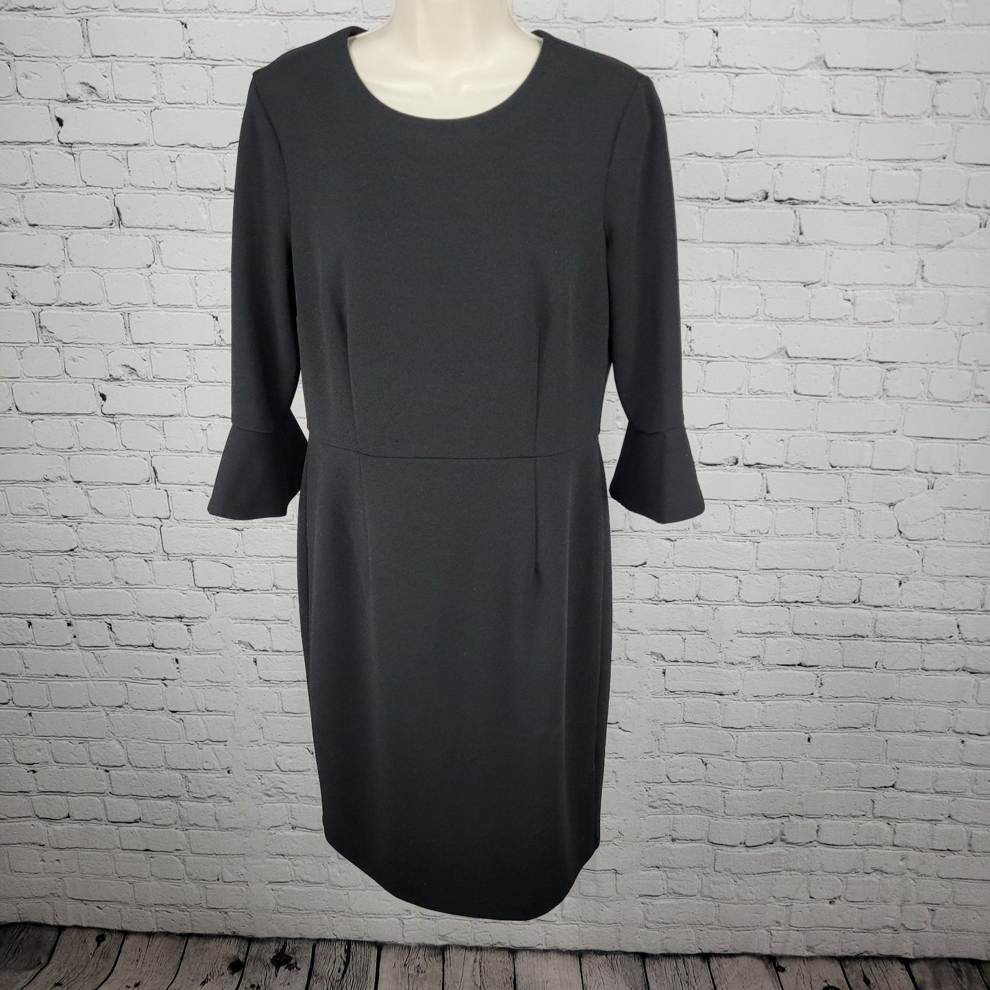 Donna Morgan Black Stretch 3/4 Bell Sleeve Lined Sheath Dress Size 10