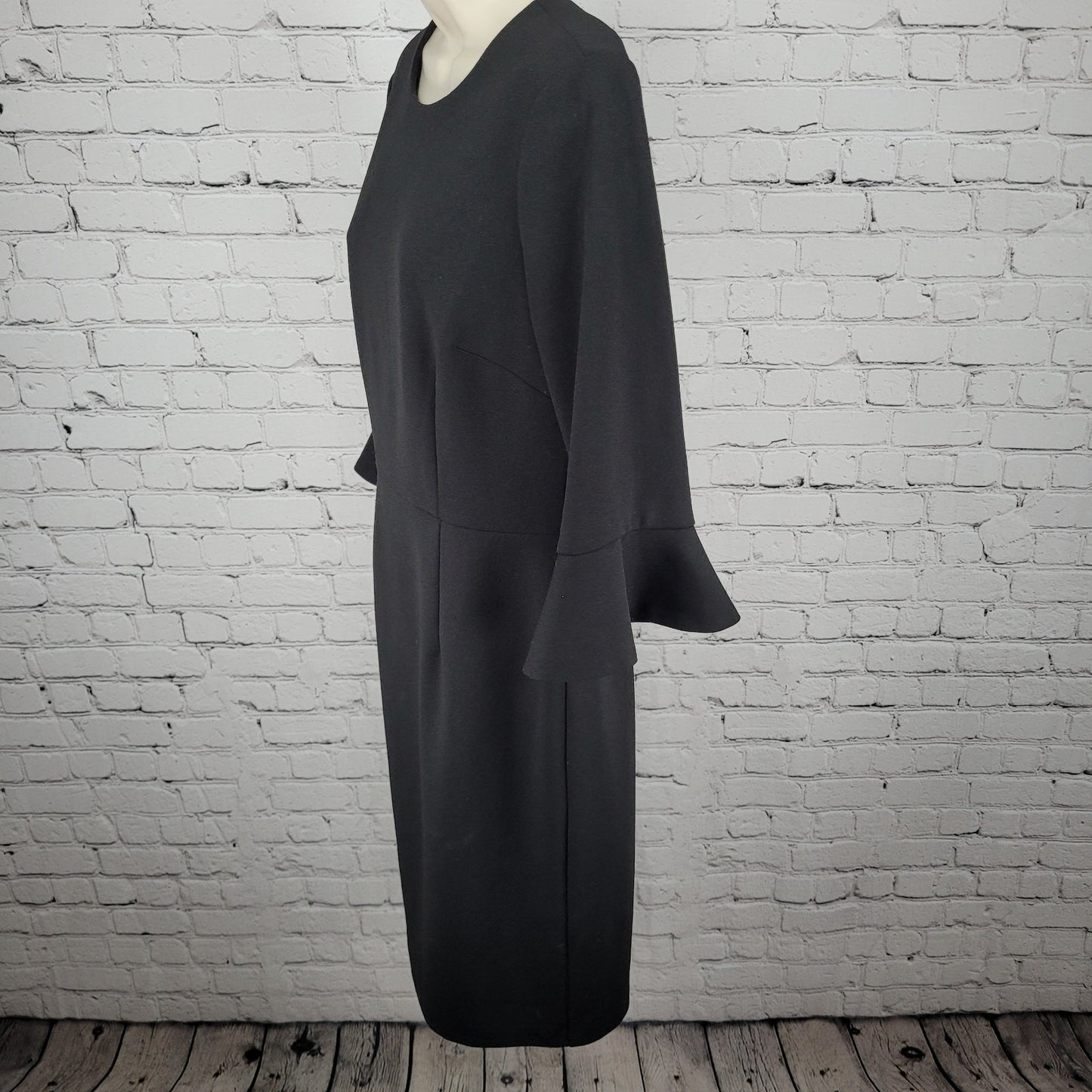 Donna Morgan Black Stretch 3/4 Bell Sleeve Lined Sheath Dress Size 10