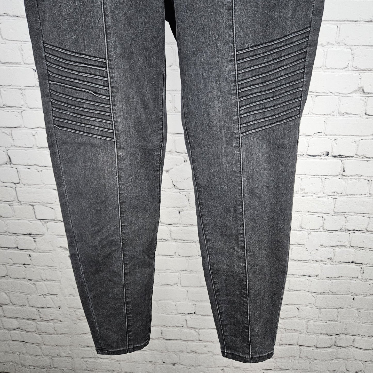 Liverpool Black The Pull On Moto Zippered Ankle Skinny Jeans 8/29 (29x27)